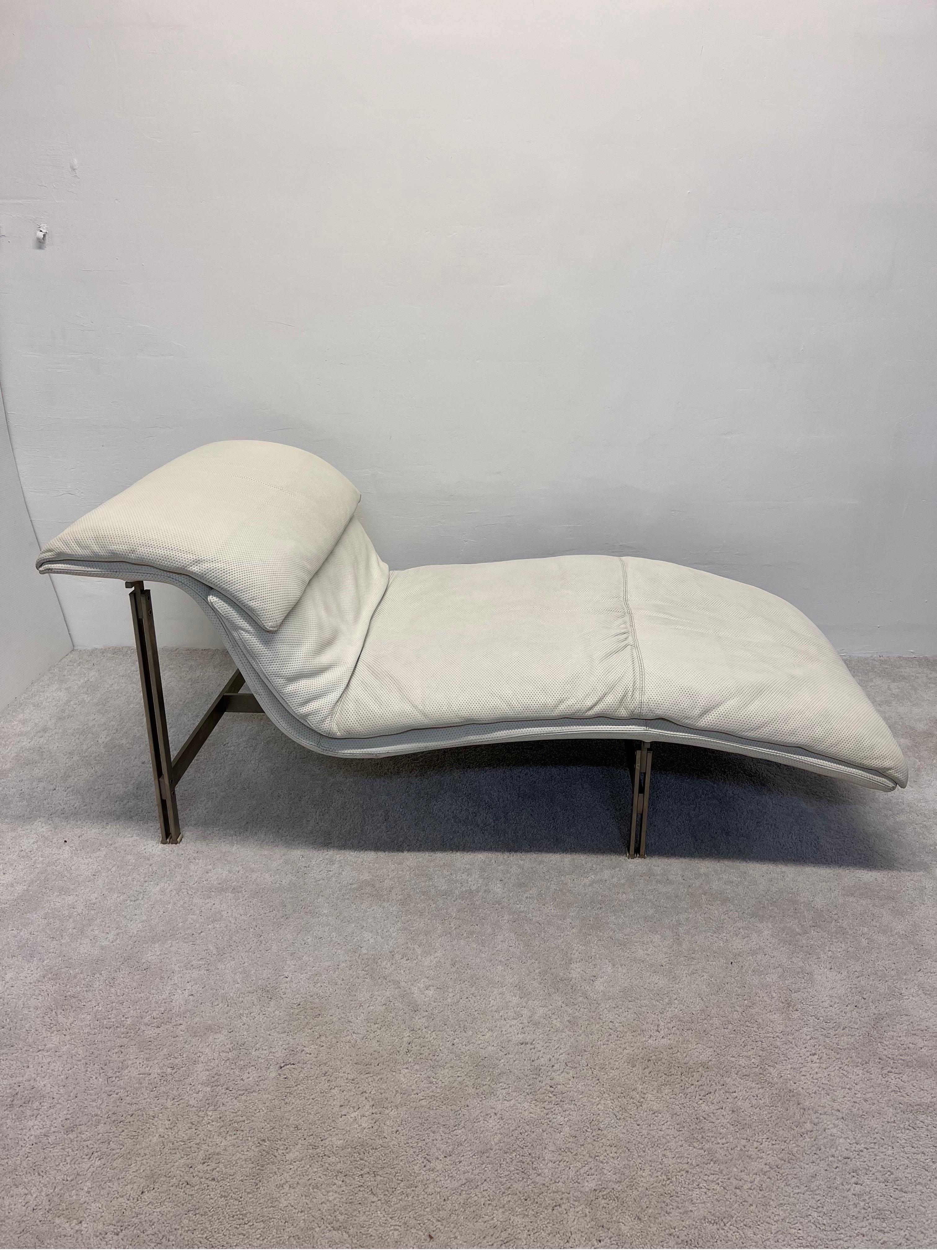 Giovanni Offredi White Leather Onda Wave Chaise Lounge for Saporiti In Good Condition In Miami, FL