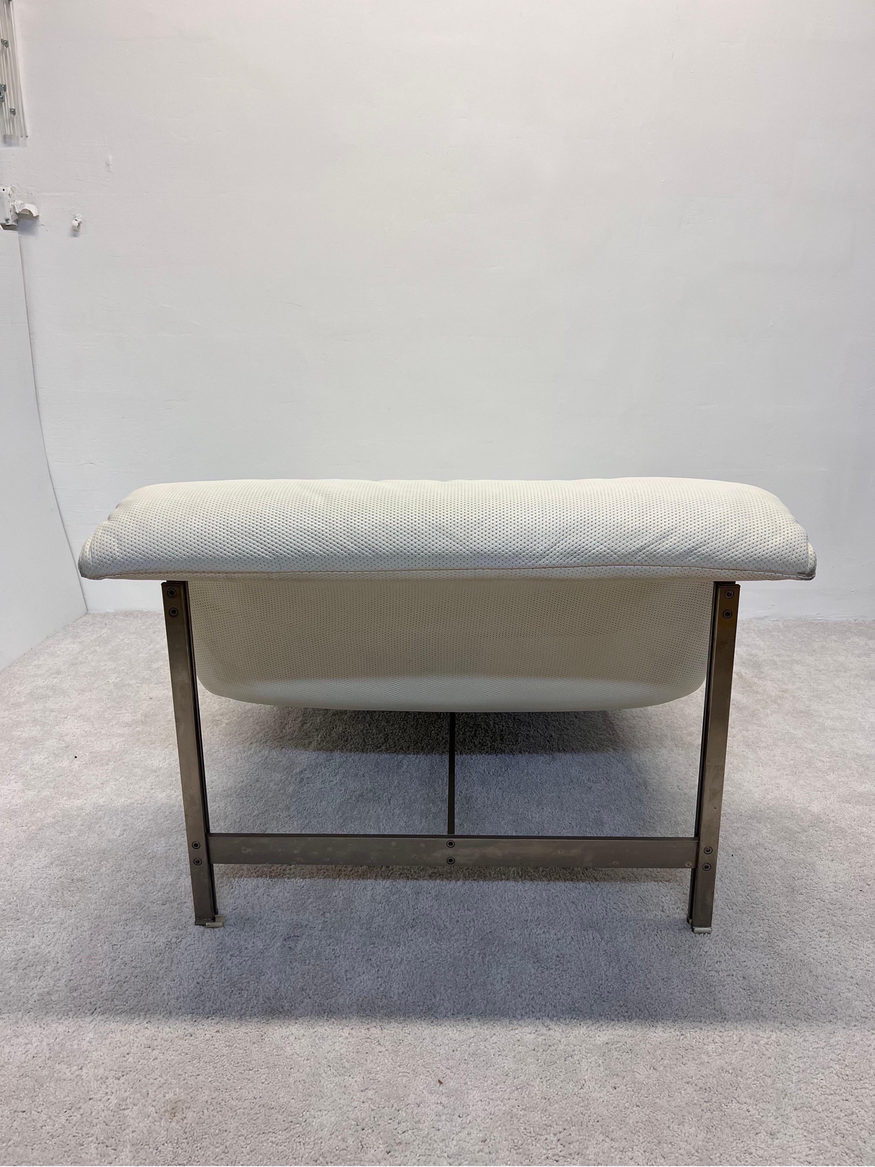 20th Century Giovanni Offredi White Leather Onda Wave Chaise Lounge for Saporiti