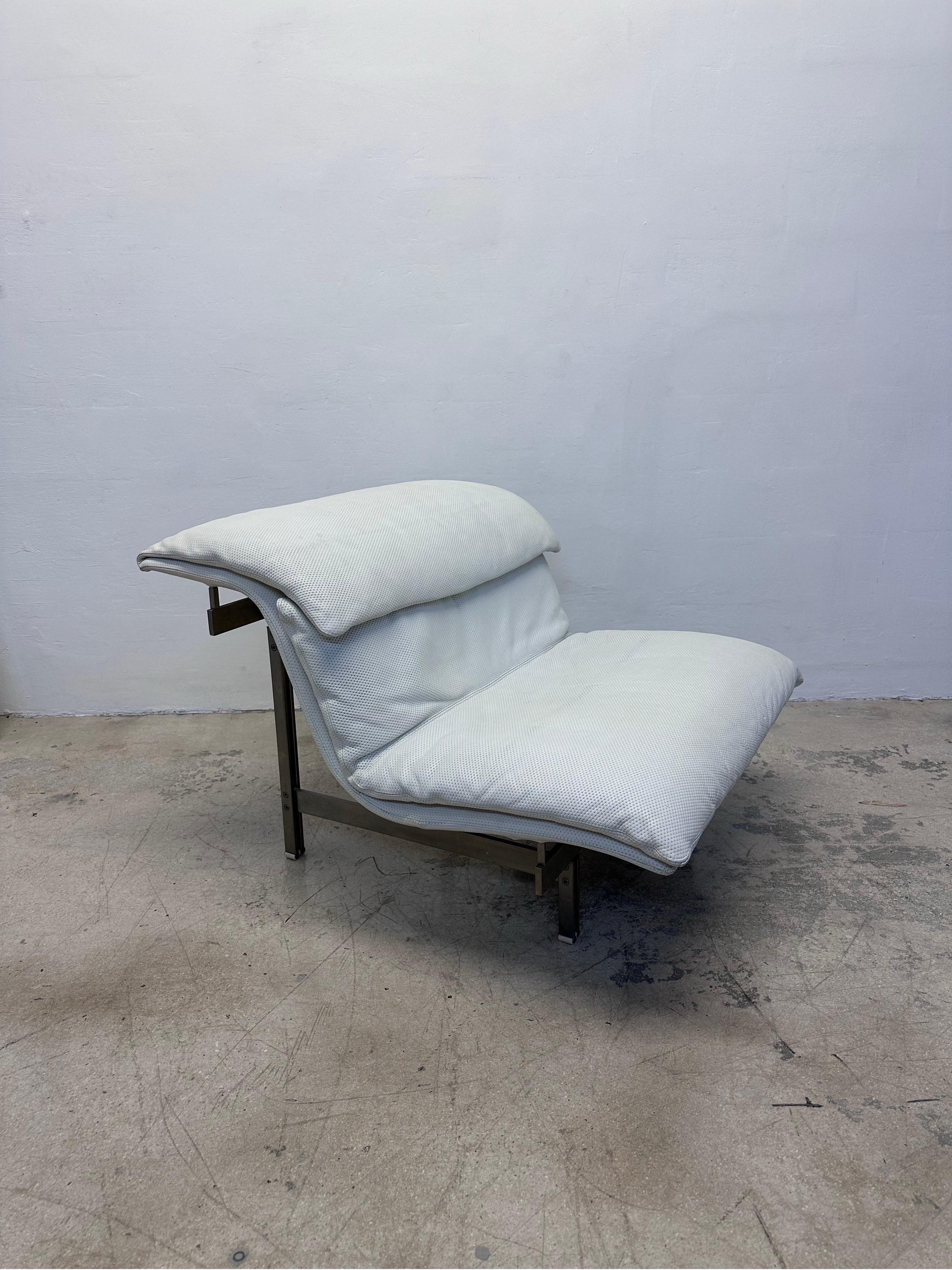 Giovanni Offredi für Saporiti: Onda Wave, Loungesessel aus weißem Leder für Saporiti (Moderne der Mitte des Jahrhunderts) im Angebot