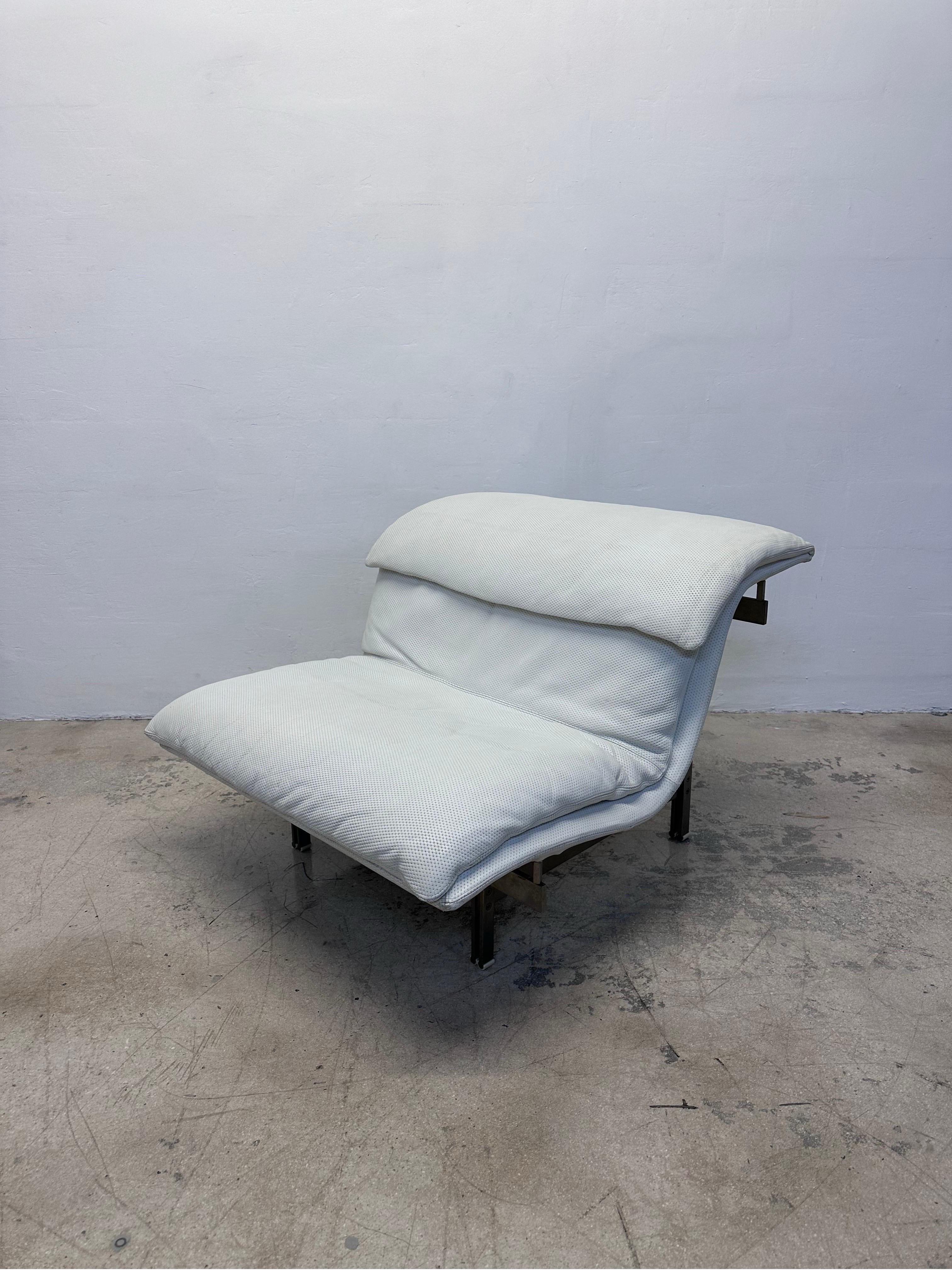 20ième siècle Chaise longue Onda Wave de Giovanni Offredi en cuir blanc pour Saporiti en vente