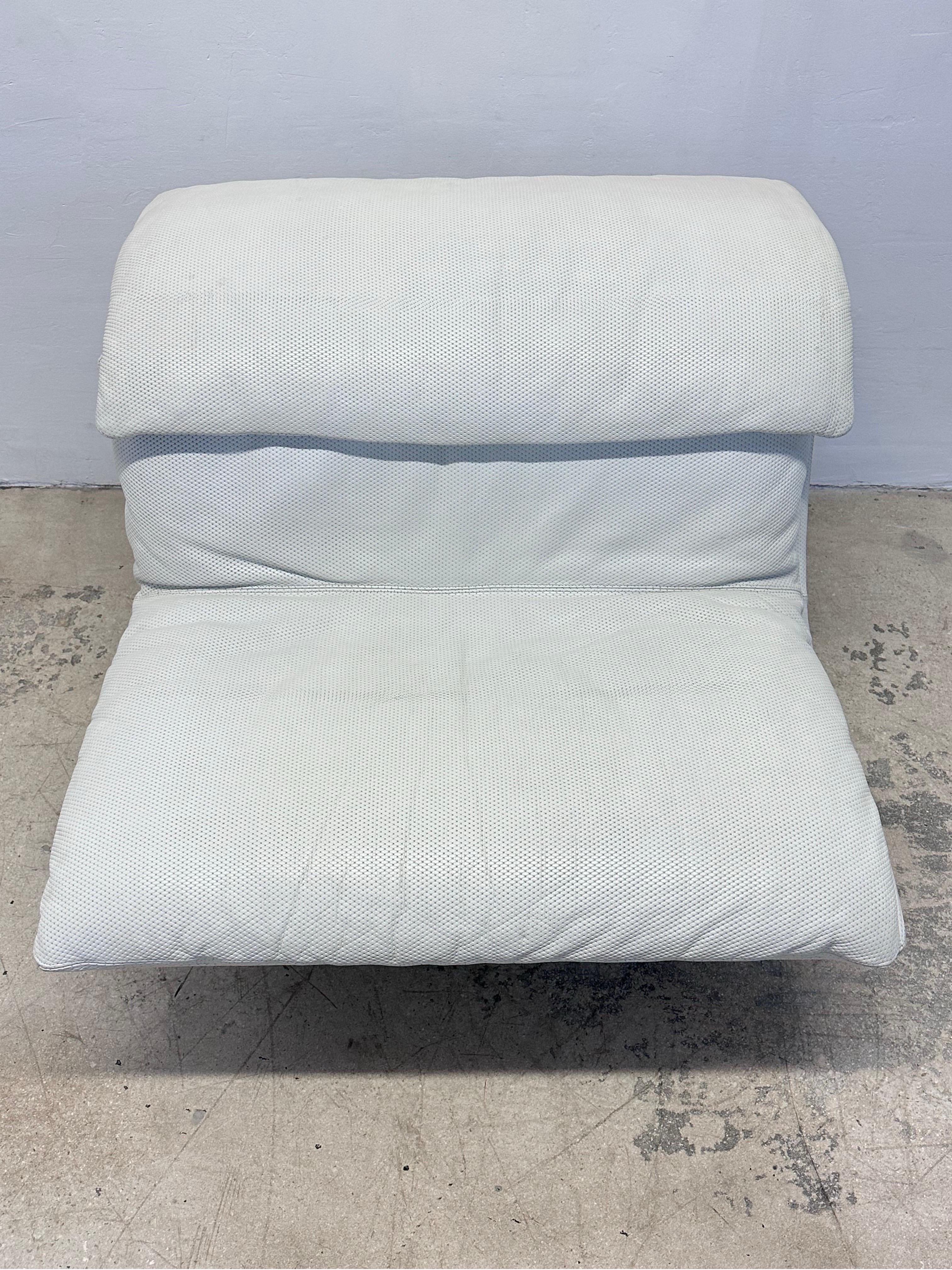 Steel Giovanni Offredi White Leather Onda Wave Lounge Chair for Saporiti For Sale