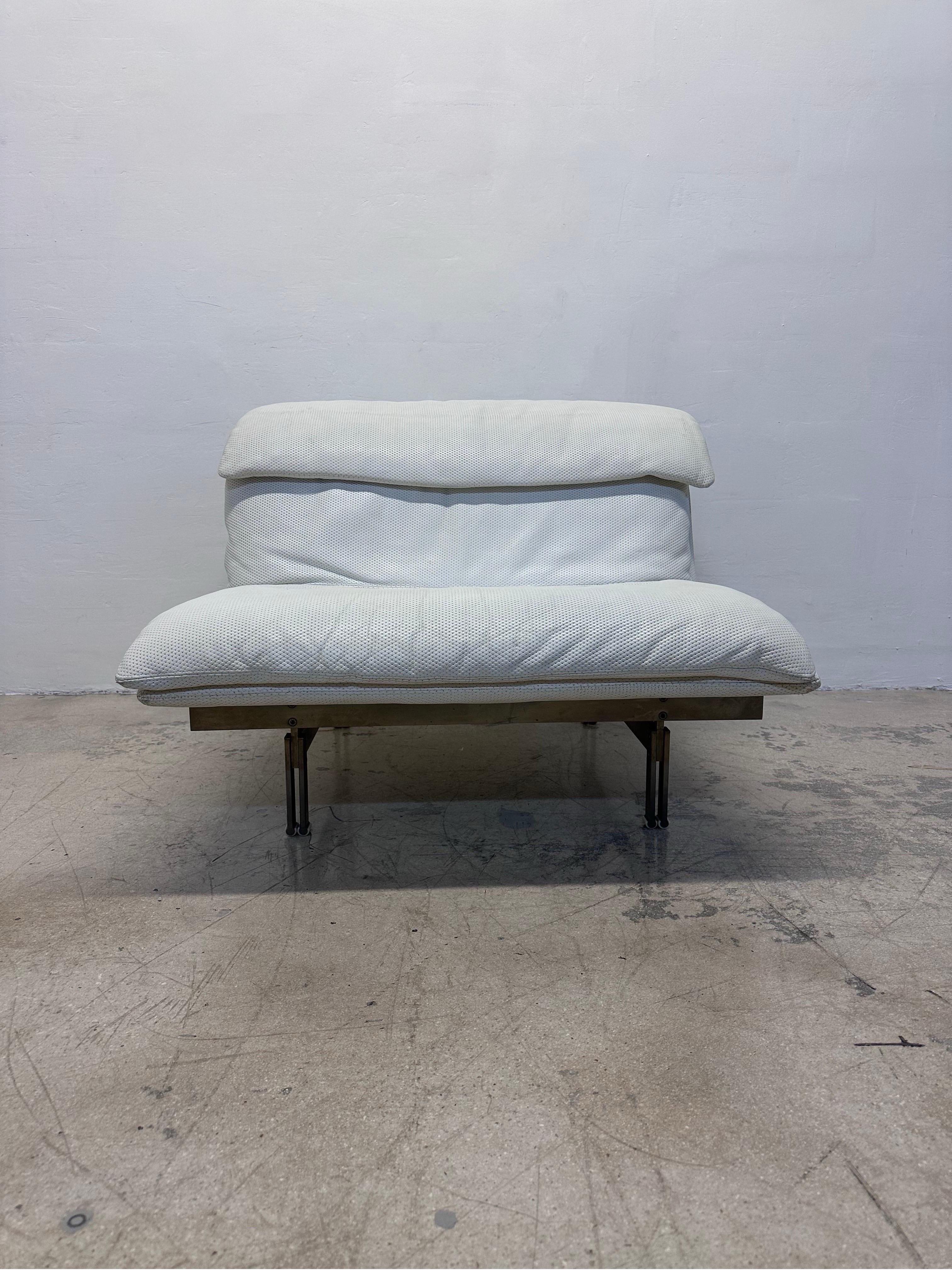 Giovanni Offredi White Leather Onda Wave Lounge Chair for Saporiti For Sale 2