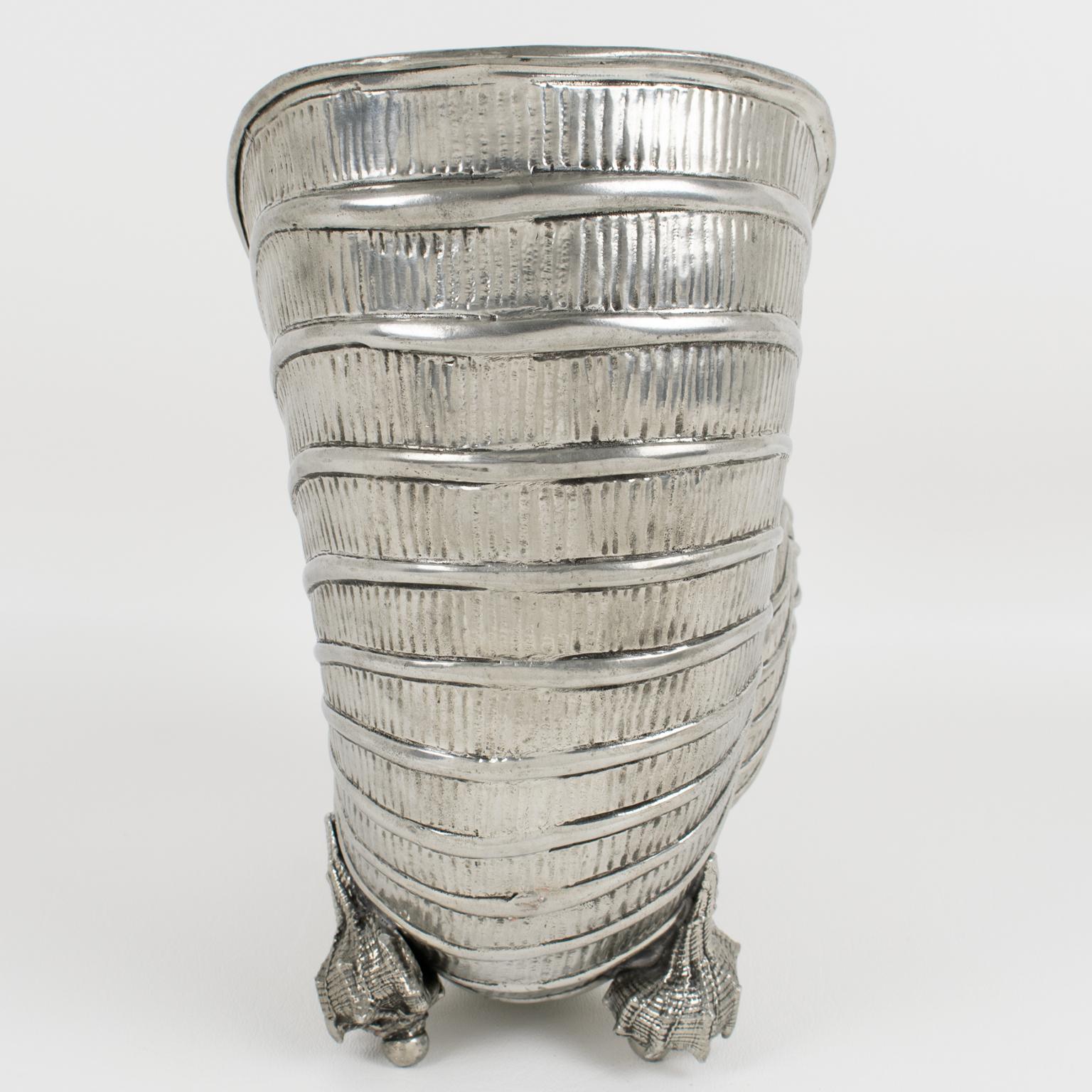 Intagliato Giovanni Patrini Italy Peltro Nautilus Shell Wine Cooler Secchiello per ghiaccio e champagne in vendita
