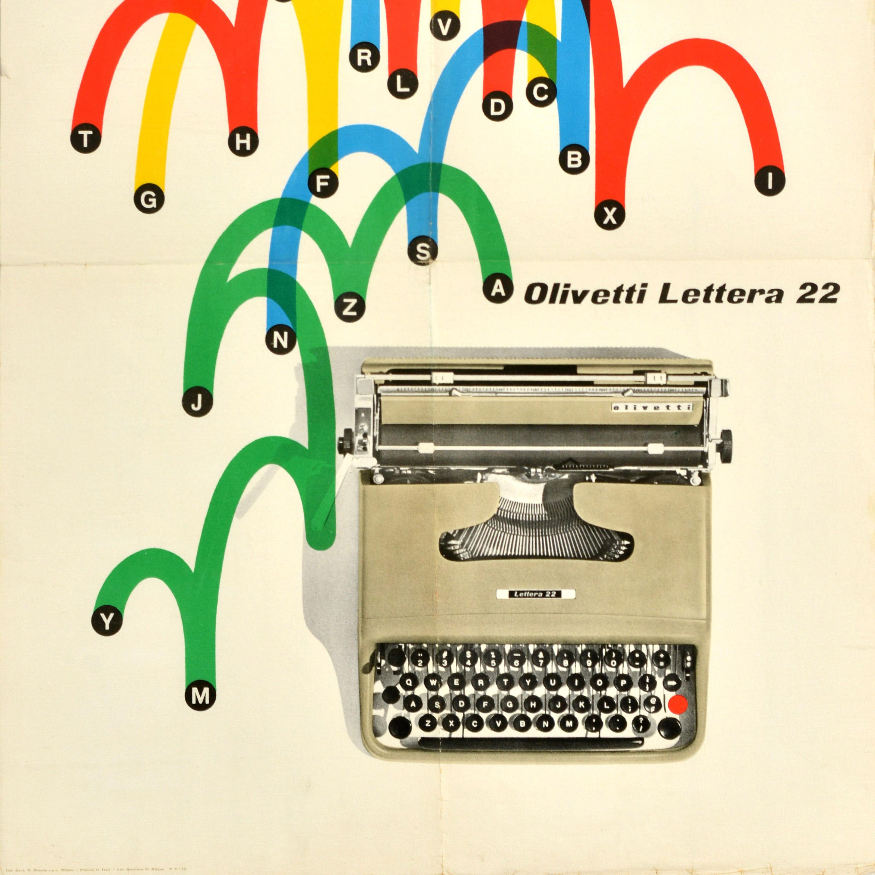 Affiche publicitaire originale pour la machine à écrire Olivetti Lettera 22, présentant un superbe graphisme du milieu du siècle, avec des arcs de cercle colorés en bleu, jaune, rouge et vert reliant les lettres de l'alphabet au-dessus d'une