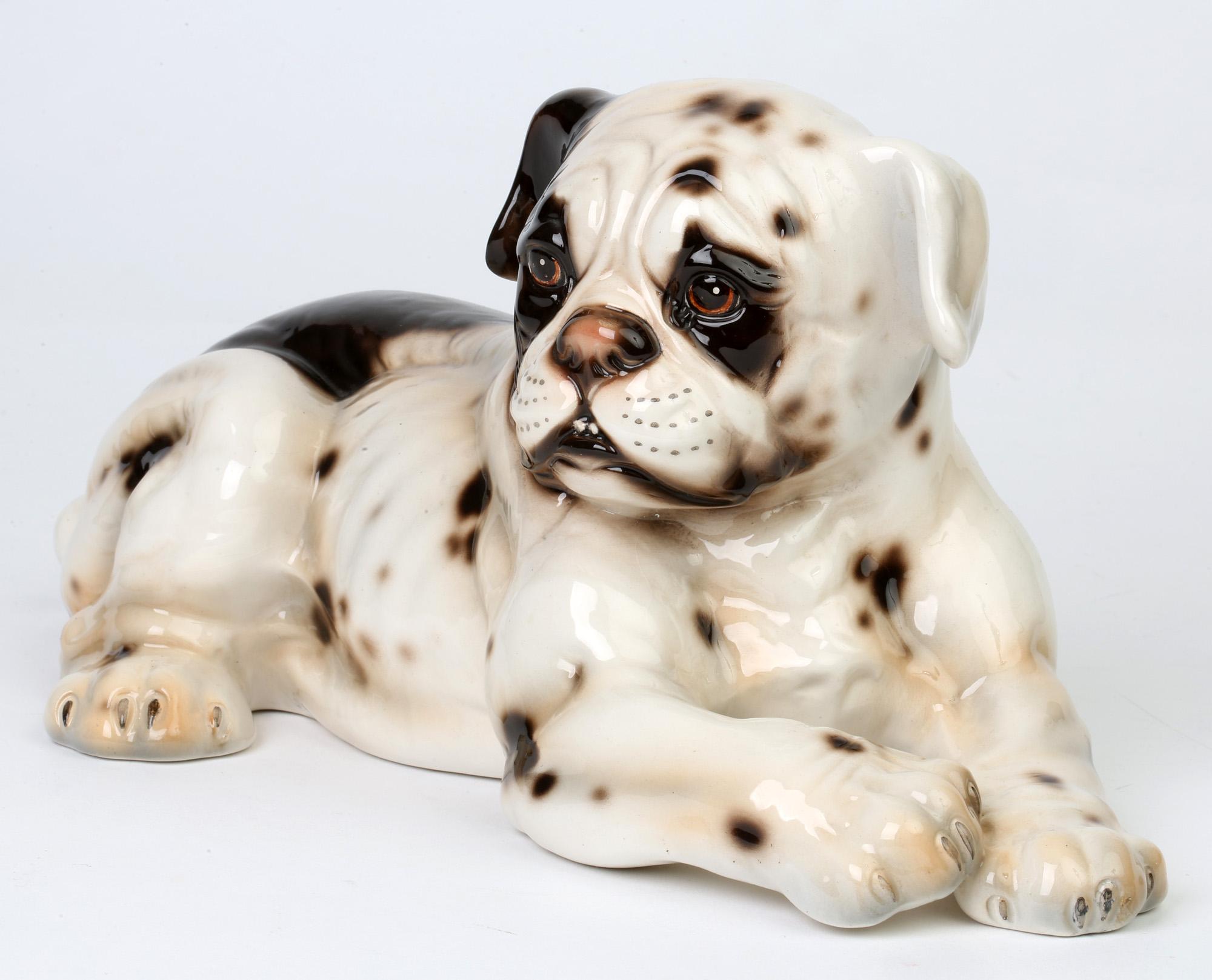 Ruhende Hundefigur aus italienischer Kunstkeramik aus der Mitte des Jahrhunderts von Giovanni Ronzan (Mitte des 20. Jahrhunderts) im Angebot