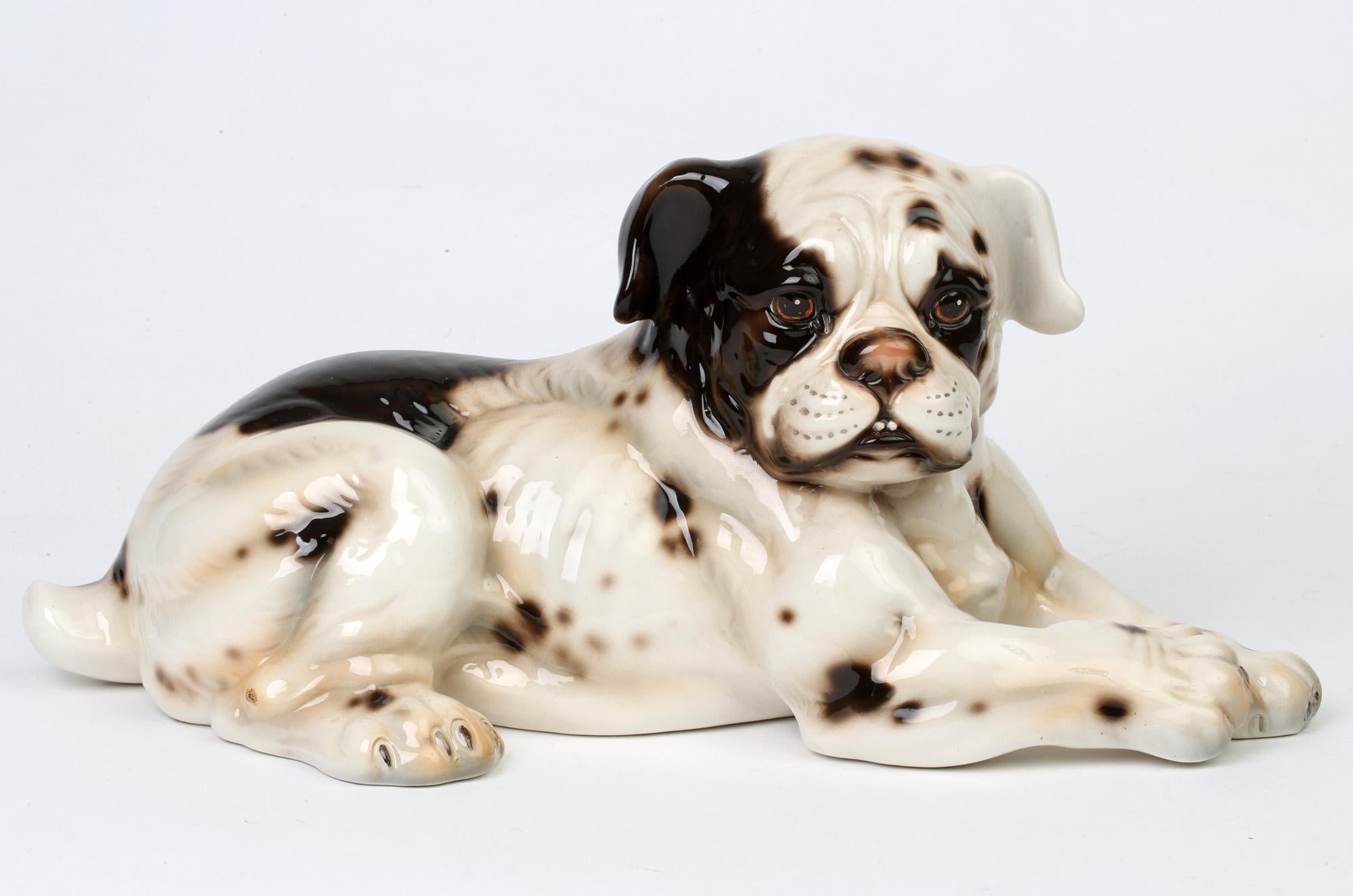 Giovanni Ronzan Figura di cane a riposo in ceramica d'arte italiana del Medioevo In condizioni buone in vendita a Bishop's Stortford, Hertfordshire