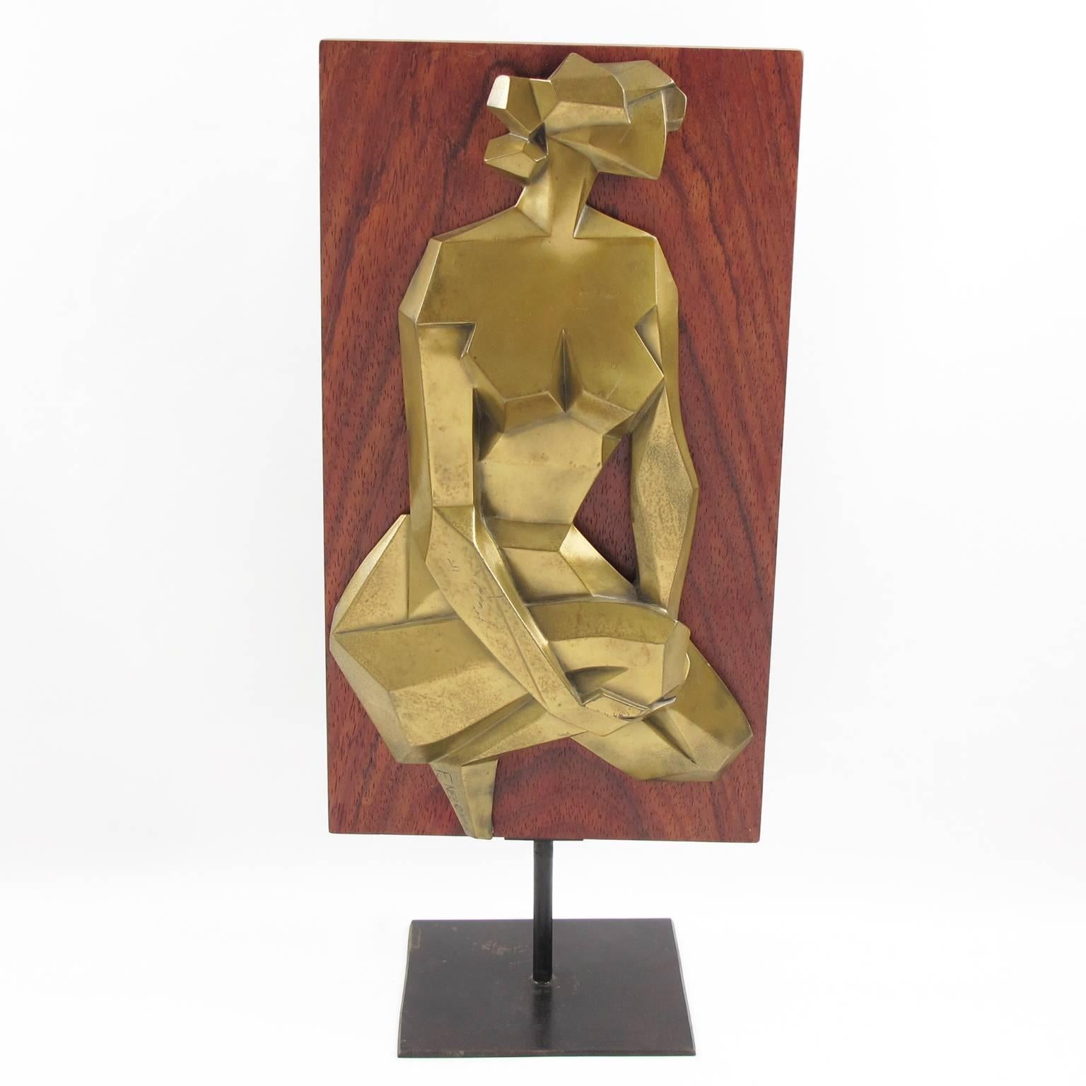 Modernist nude bronze relief sculpture by Giovanni Schoeman from his London period (late 1960s-late 1970s).
Featuring a kneeling nude woman in profile, unusually mounted on a thick rosewood plinth with custom-made black metal base. This Schoeman's