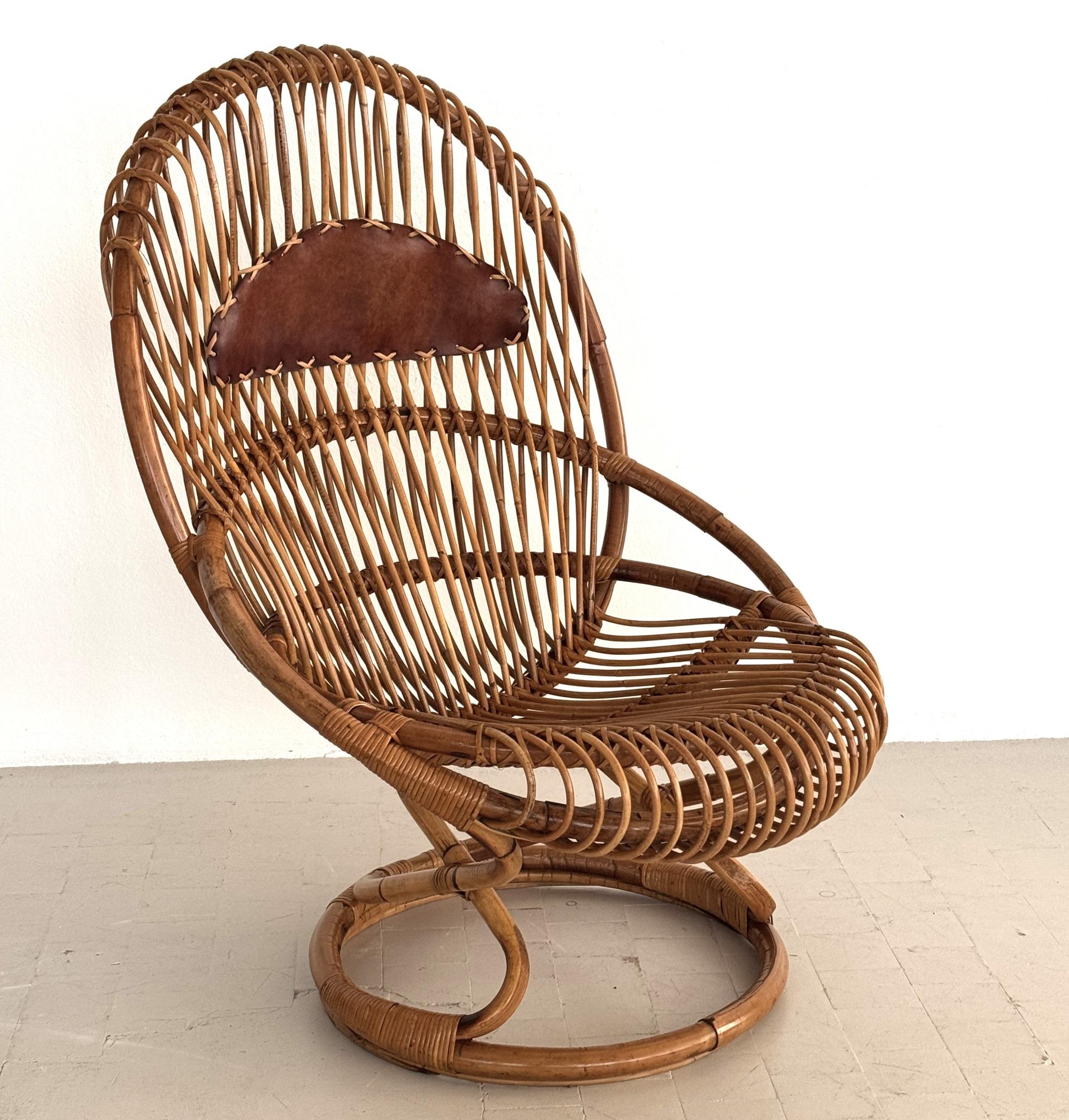 Giovanni Travasa Sedia facile in vimini di bambù per Bonacina, 1950 ca.

Sedia o poltrona molto rara da trovare, progettata dal designer italiano Giovanni Travasa per l'azienda Pierantonio Bonacina negli anni Cinquanta. 
La sedia è realizzata a mano
