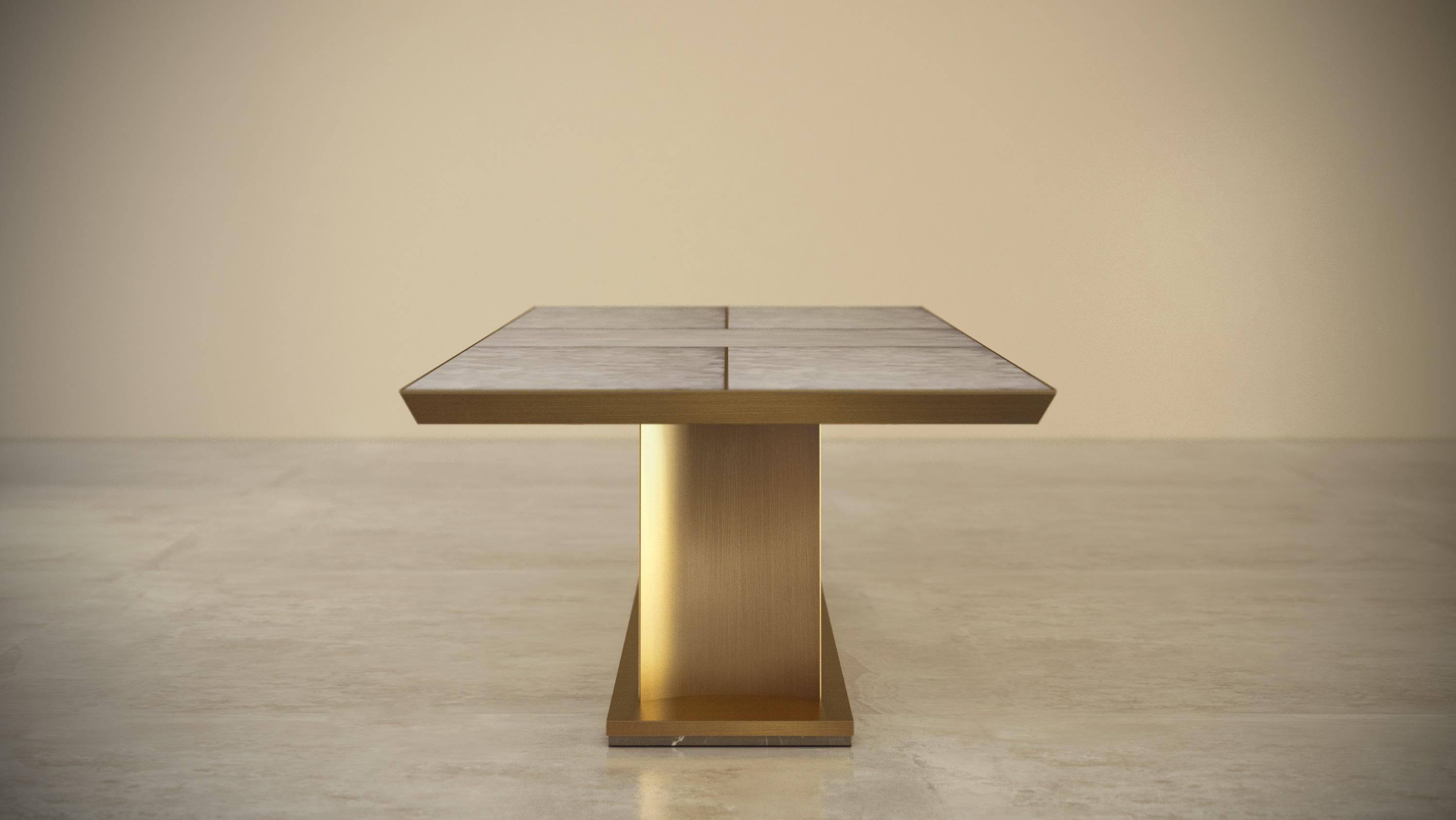 Moderne Table de salle à manger Giovannozzi Home, SAILS, marbre et finition laiton en vente
