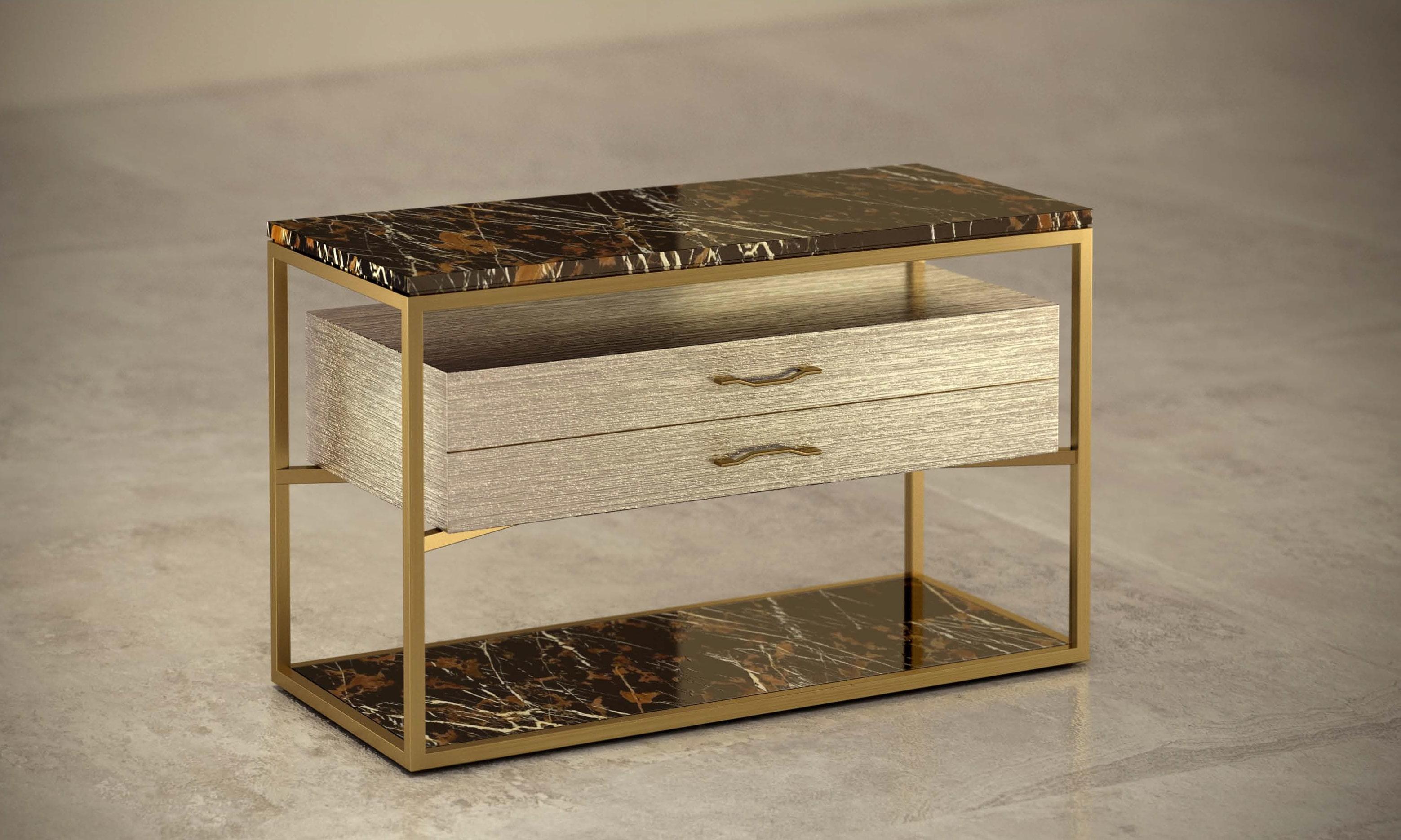 - Table de chevet composée de marbre, bois et métal, créée par l'architecte Michele Arcarese en collaboration avec Giovannozzi.
- Dessus avec rainure, en marbre type 