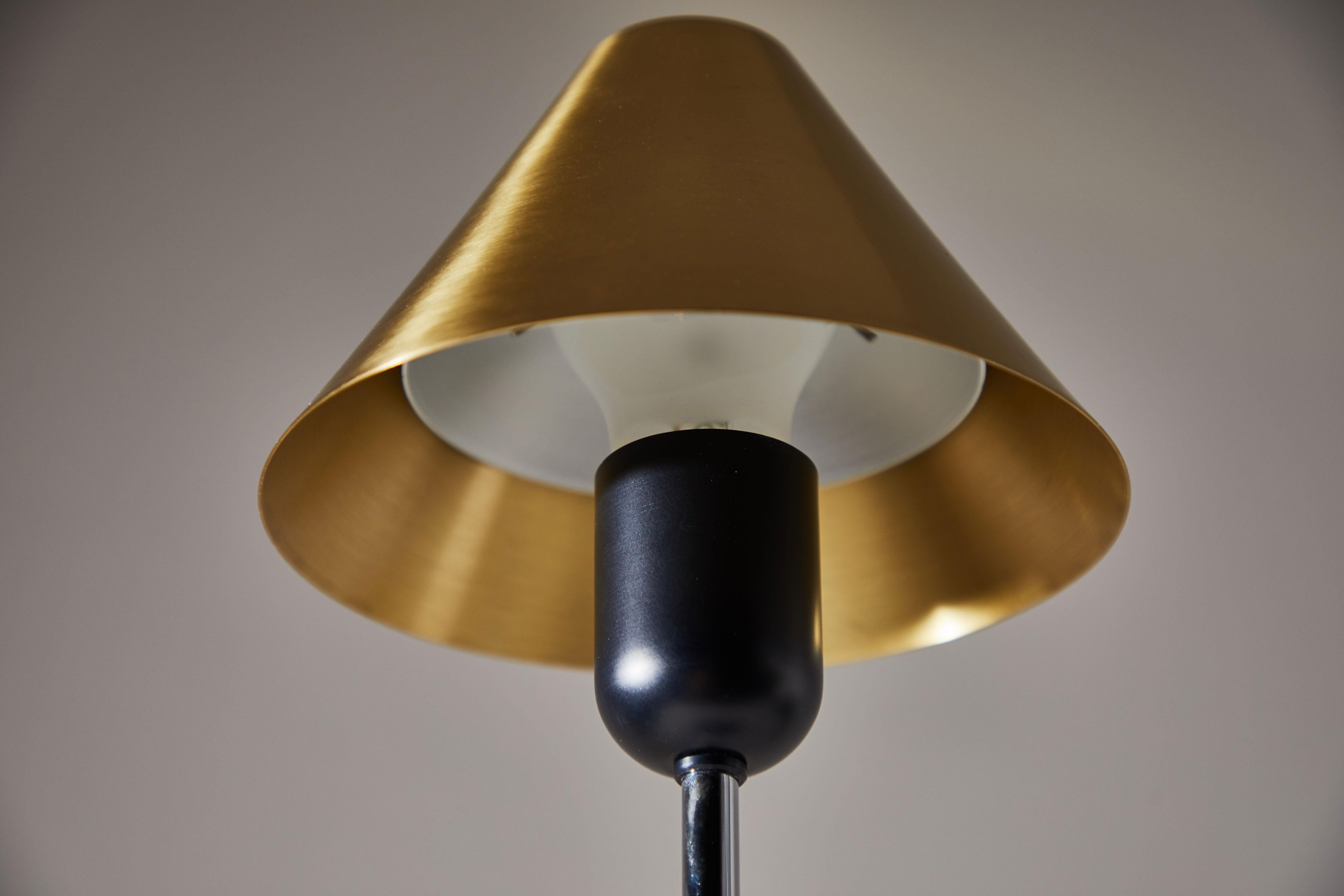 „Tischlampe Gira“ von Massana, Tremoleda und Ferrer für Santa & Cole (Stahl)