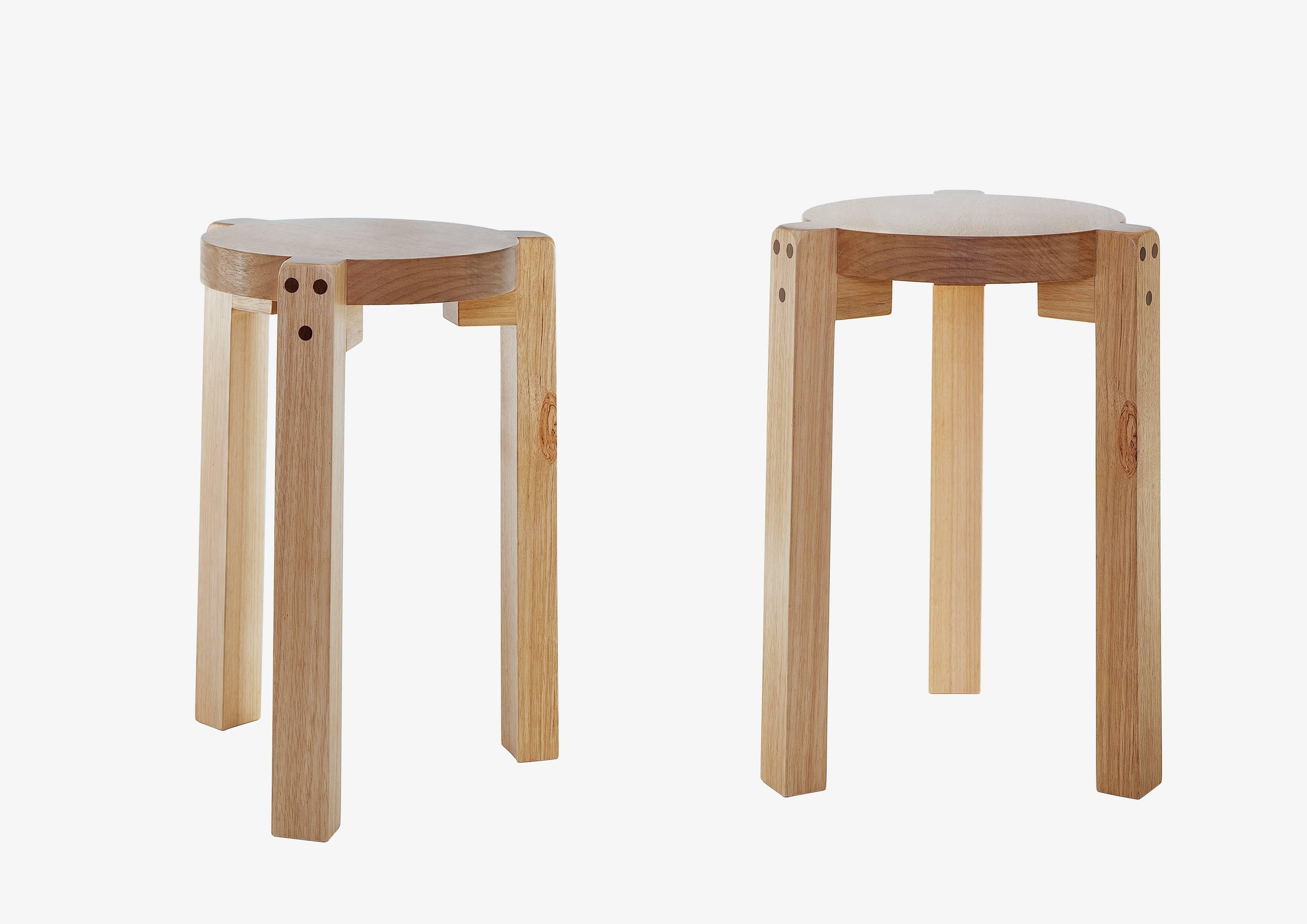 The Girafa stool is part of the Girafa furniture family, designed in 1986 by Marcelo Ferraz, Marcelo Suzuki and Lina Bo Bardi and is an icon of Brazilian modern design.
Due to its unique shapes, in 2016, the Girafa was incorporated into the