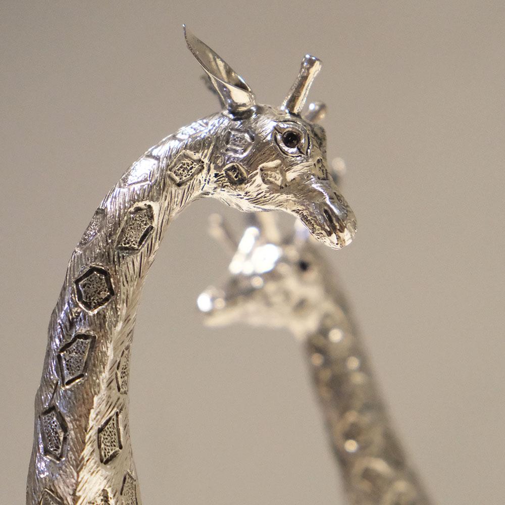 Giraffe nº 2 by Alcino Silversmith 1902 is a handcrafted piece in 925 Sterling Silver with twisted head, hammered and chiseled by excellent craftsmen, giving this piece a much higher future valorization.

In our animal collections, We have 5