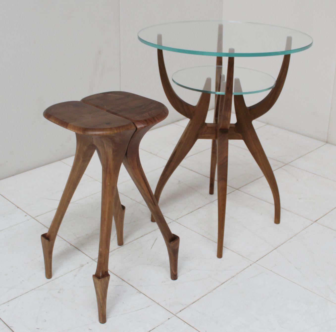 italien GIRAFFA Tabouret en noyer massif sculpté à la main par Nigel Coates en vente