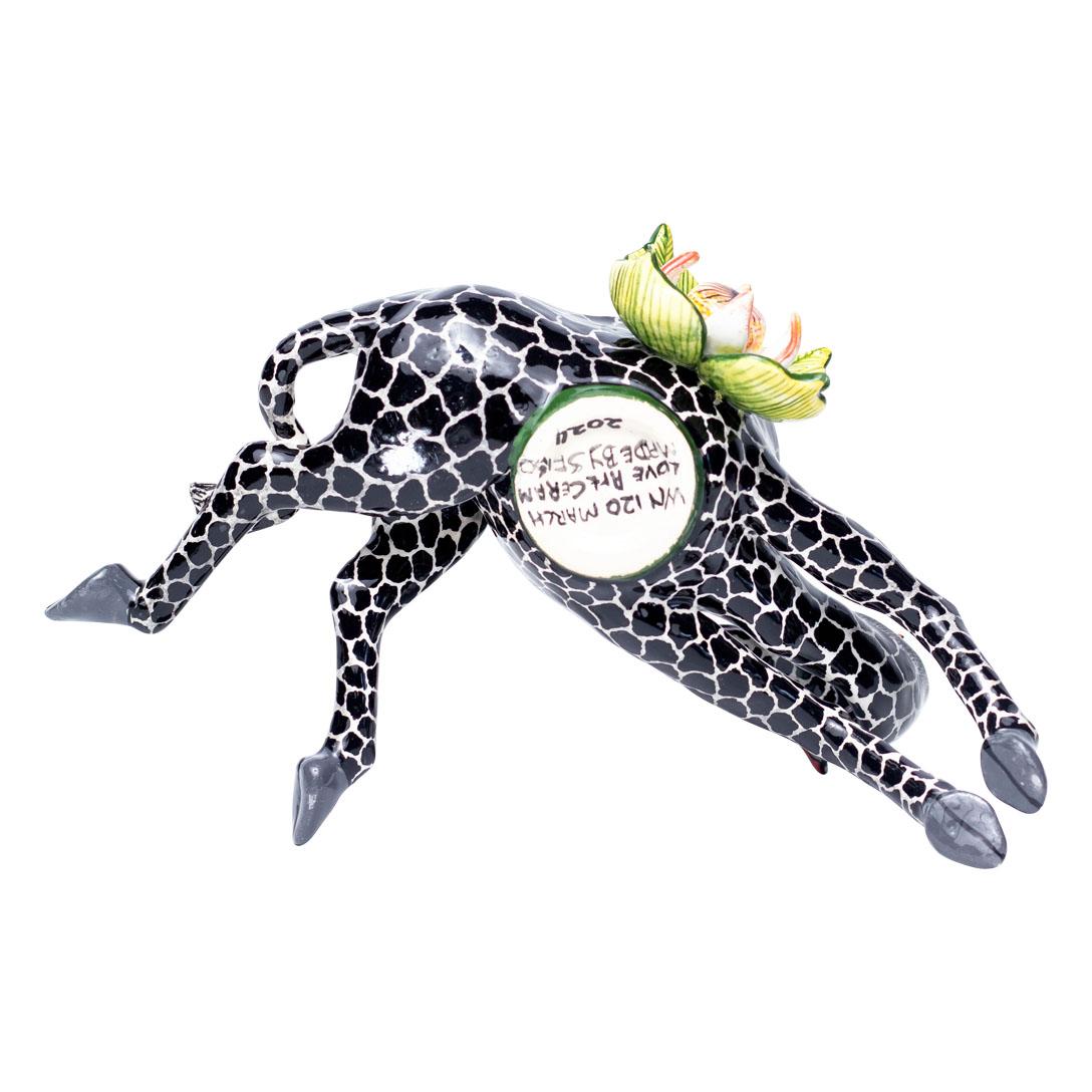 Moderno Giraffa in ceramica  EggCup, realizzato a mano in Sudafrica in vendita