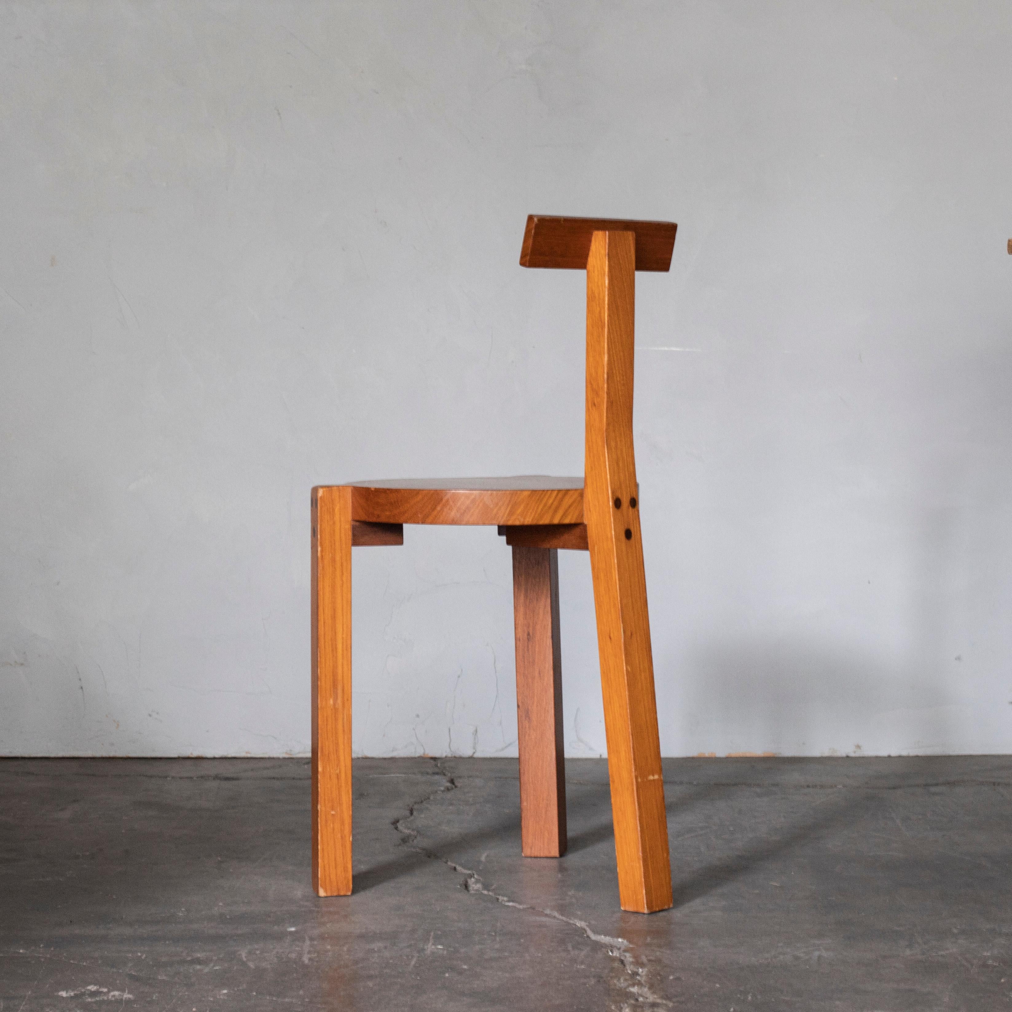 'Giraffe Chair' designed by Brazilian architect, Lina Bo Bardi, for the restaurant in 'Casa do Benin' in 1980s.
Manufactured by Baraúna.