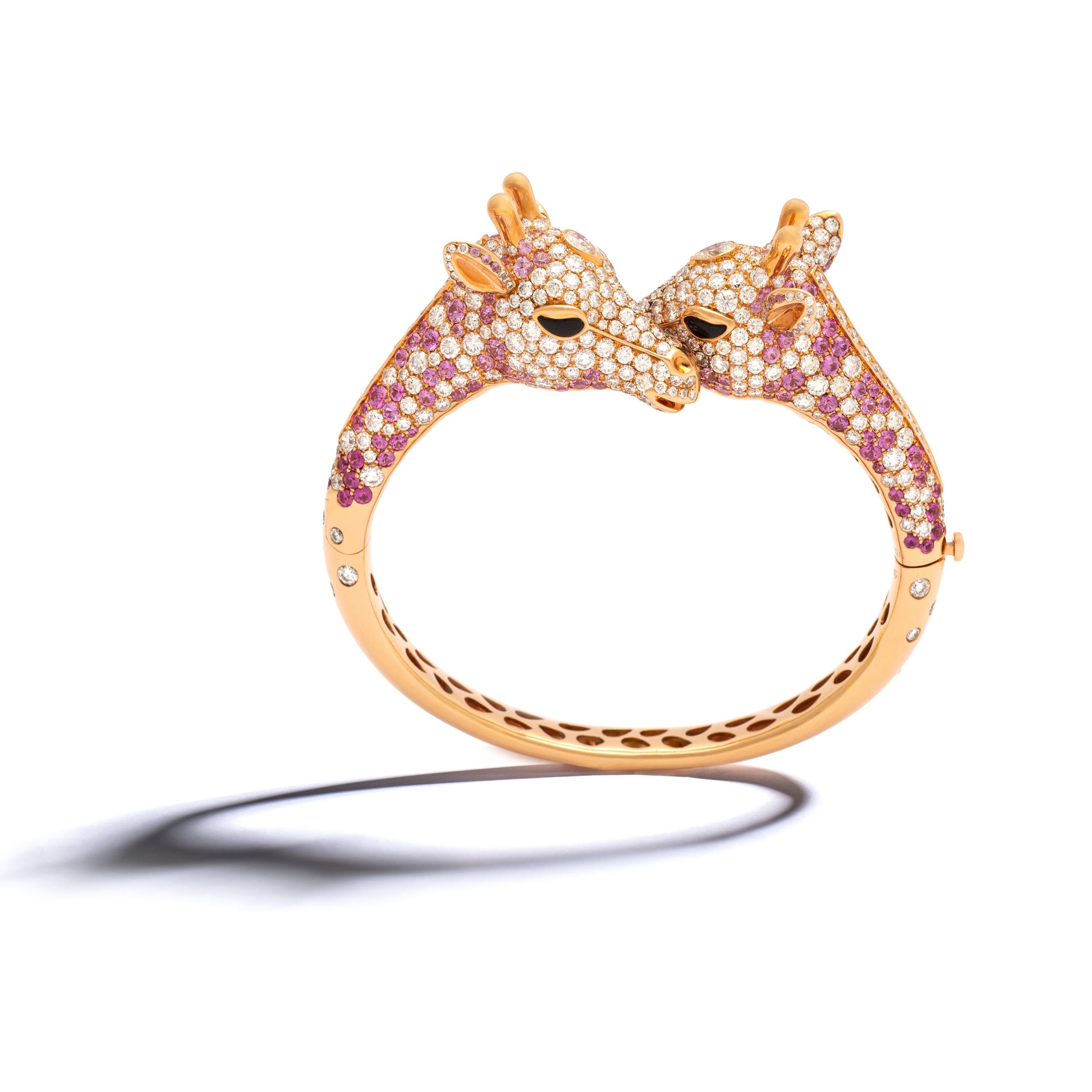 Bracelet giraffe red gold 555 diamonds 16.80 carats 217 pink sapphires 8.20 carats 2 black diamonds 0.49 carats 4 onyx 0.43 carat.