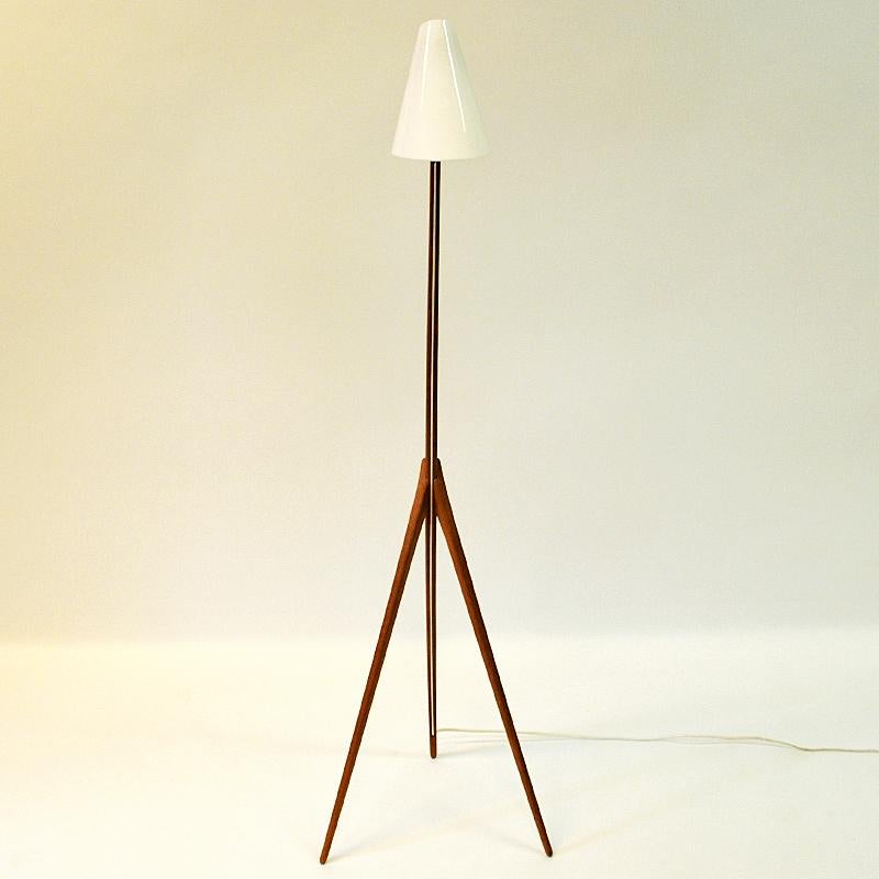 Swedish Giraffe Floor Lamp by Uno & Östen Kristiansson for Luxus, Sweden- 1950s