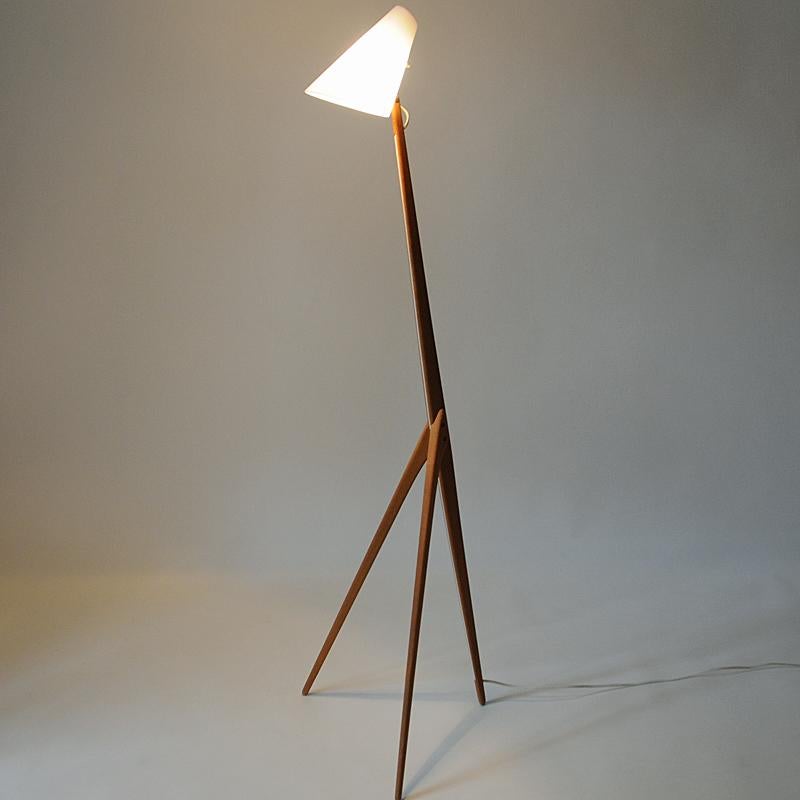 Lacquered Giraffe Floor Lamp by Uno & Östen Kristiansson for Luxus, Sweden- 1950s