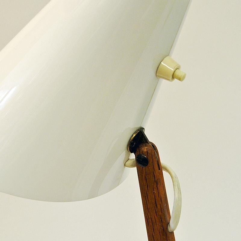 Giraffe Floor Lamp by Uno & Östen Kristiansson for Luxus, Sweden- 1950s In Good Condition In Stockholm, SE