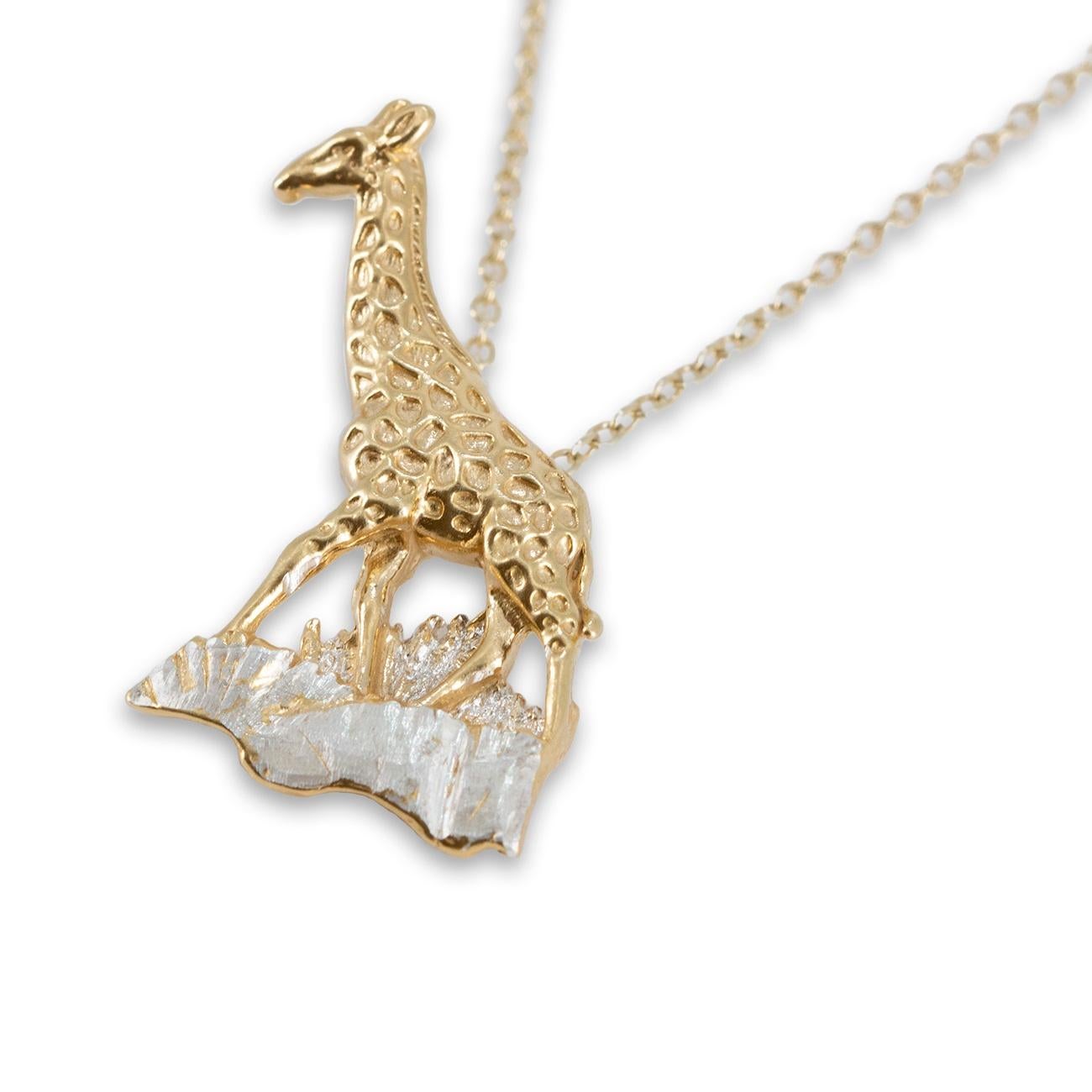 Giraffe Pendant in 18 carat Gold on Sterling Silver In New Condition For Sale In London, GB