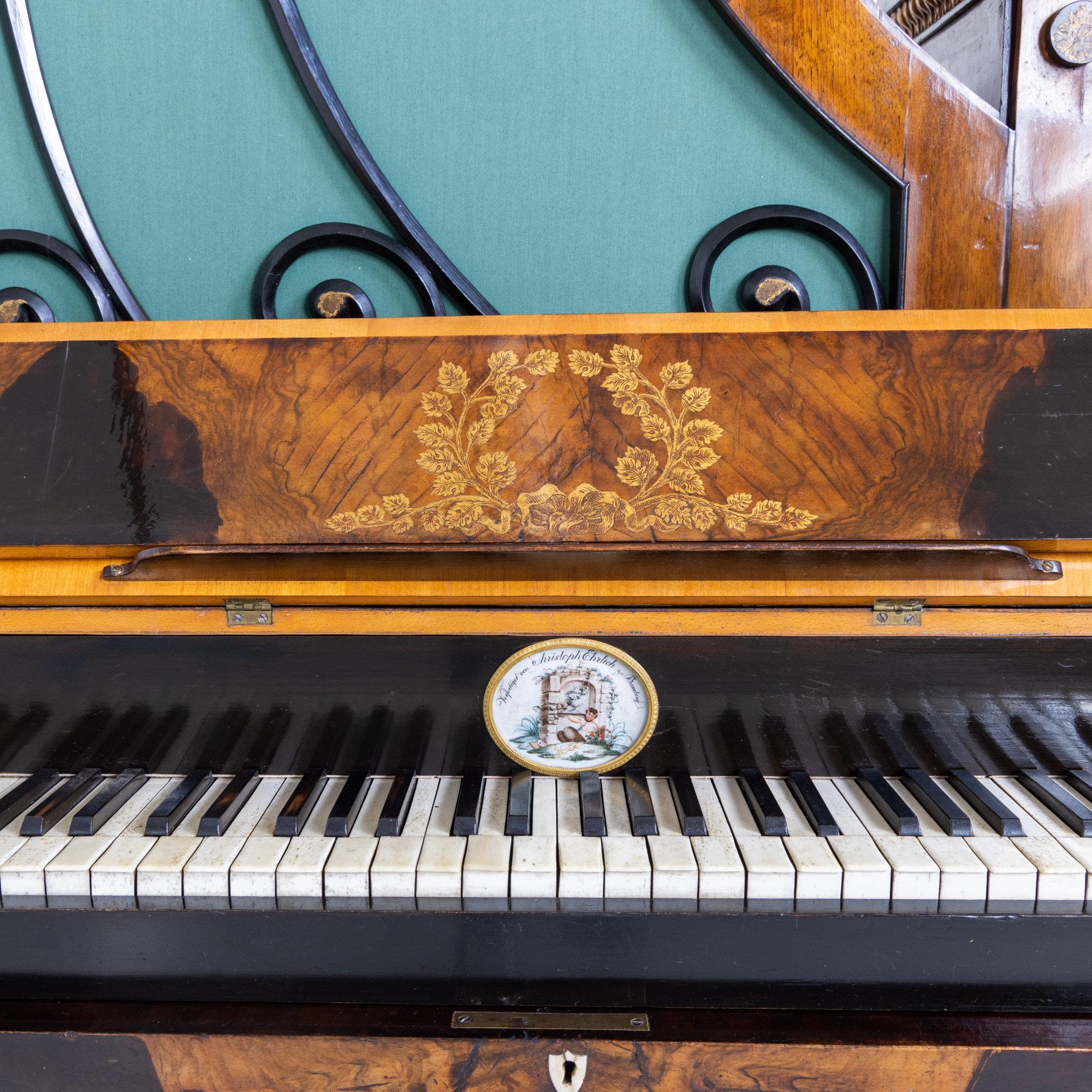 Noyer Piano Giraffe de Christoph Ehrlich zu Bamberg, vers 1820