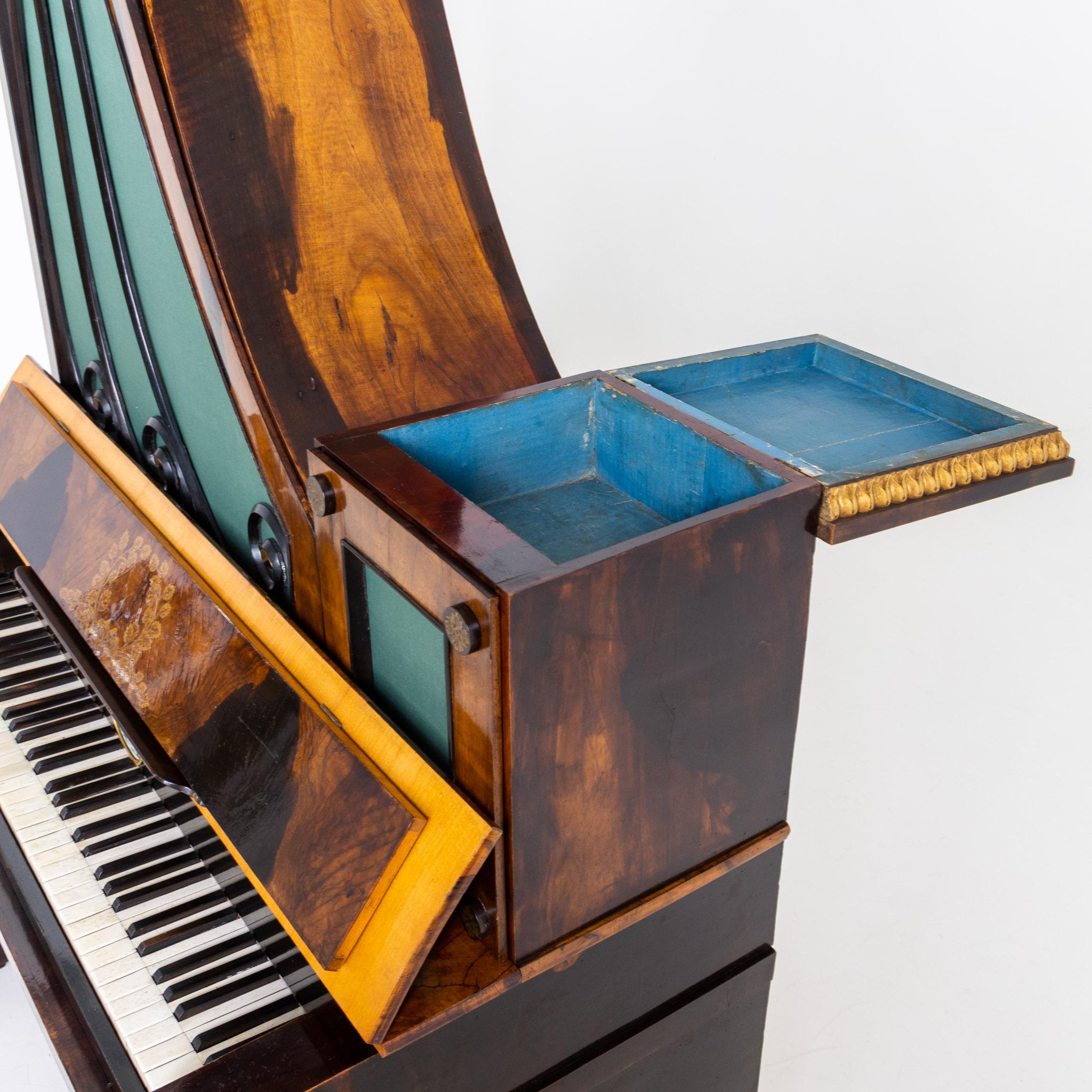 Giraffe Piano by Christoph Ehrlich zu Bamberg, around 1820 In Good Condition For Sale In Greding, DE
