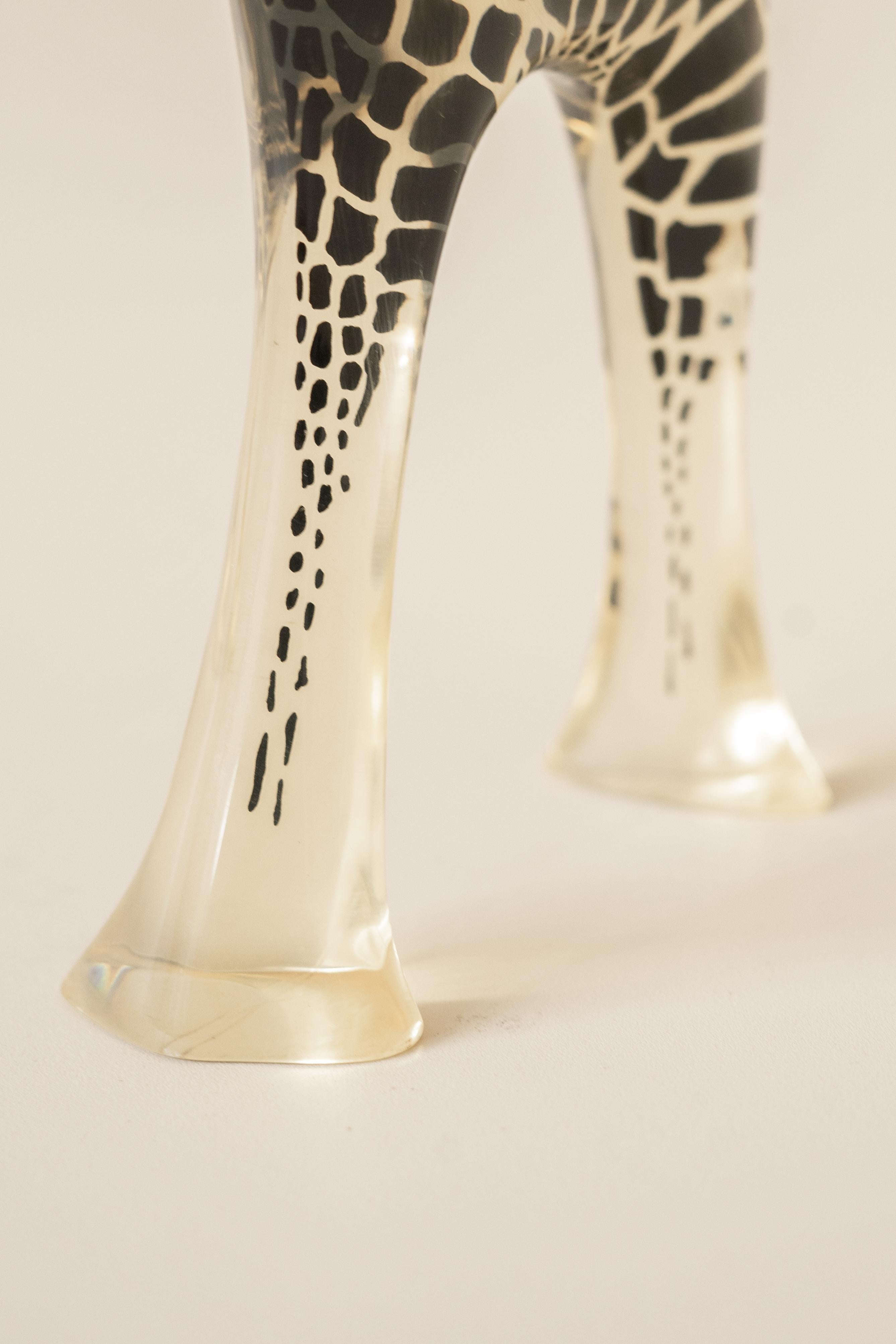 Cette pièce est l'une des sculptures en lucite vintage du milieu du siècle d'Abraham Palatnik (1928-2020), à collectionner, inspirée par la faune diversifiée du Brésil. Toutes ces œuvres sont réalisées à l'acrylique et au pigment. Artiste et