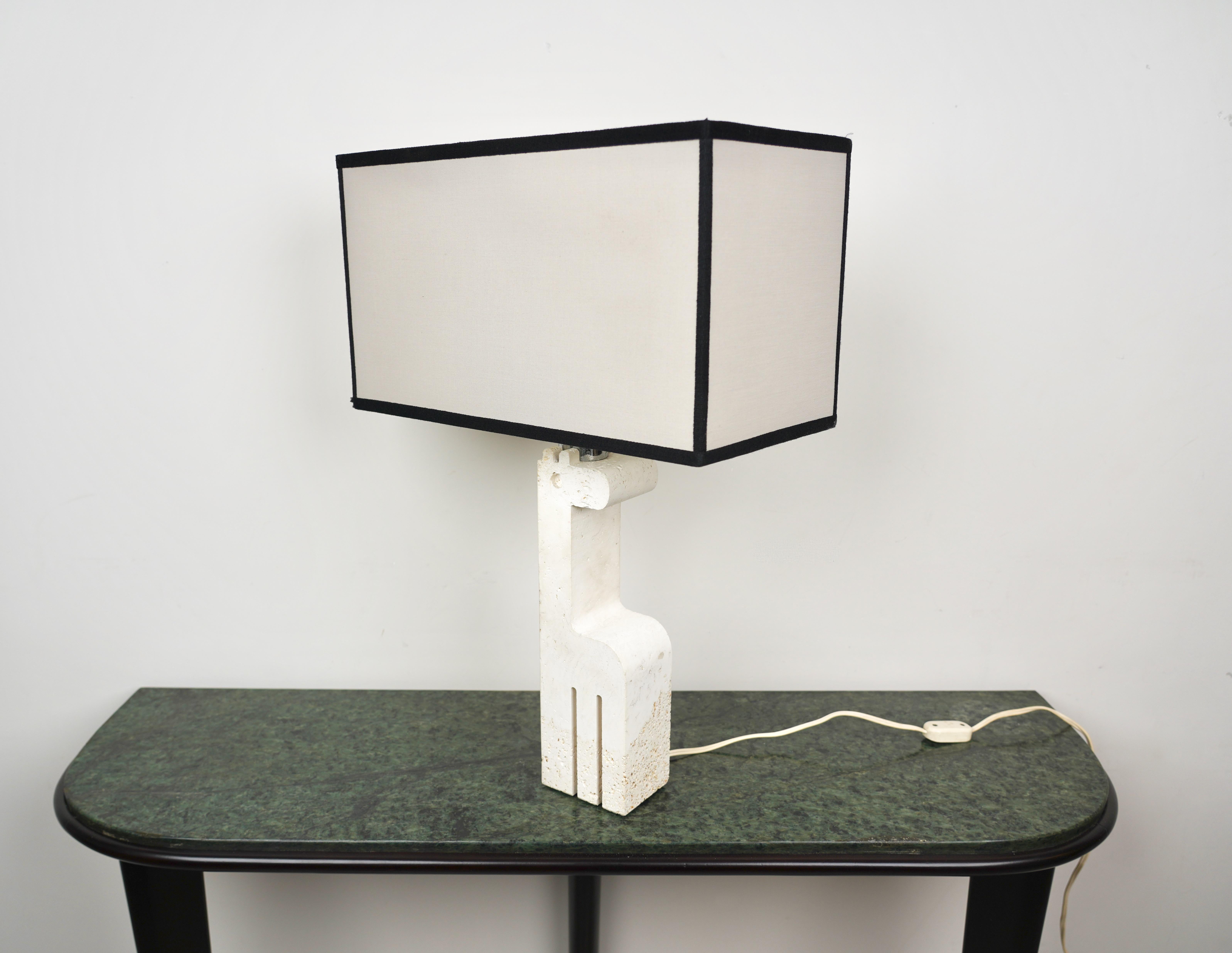 Giraffe Table Lamp in Travertine by Fratelli Mannelli, Italy, 1970s In Good Condition For Sale In Rome, IT