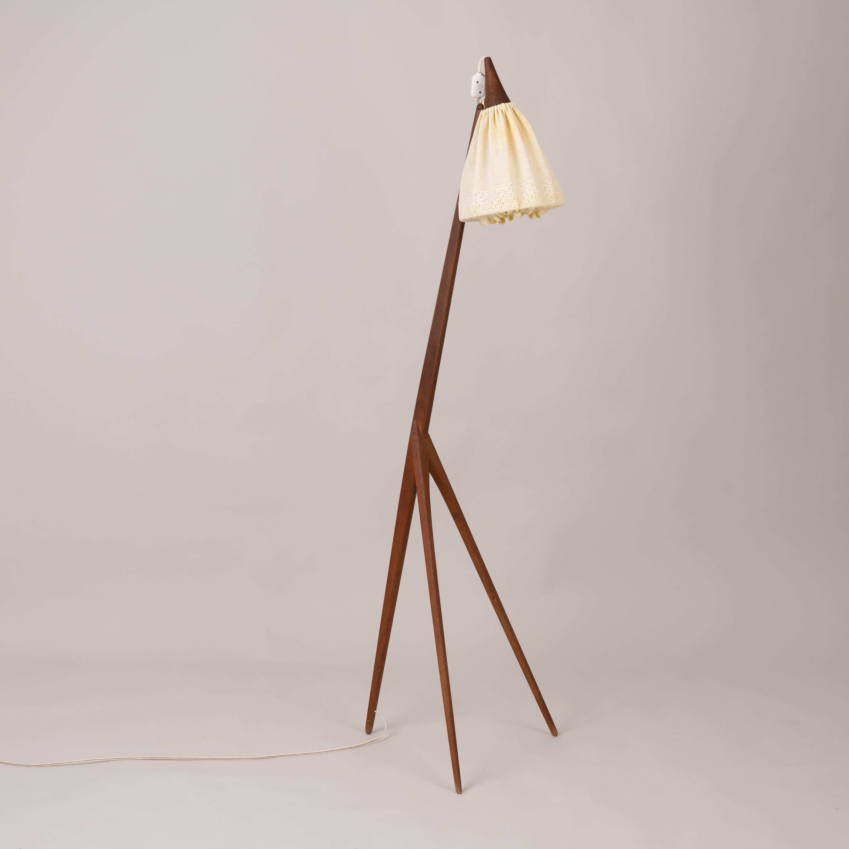 Giraffen lamp by Uno och Östen Kristinsson for Luxus. Designed and produced during the second half of the 20th century in Sweden. This retro lamp is made in teak with a hand sown lamp shade in embroidered fabric. The electrical and the wiring are