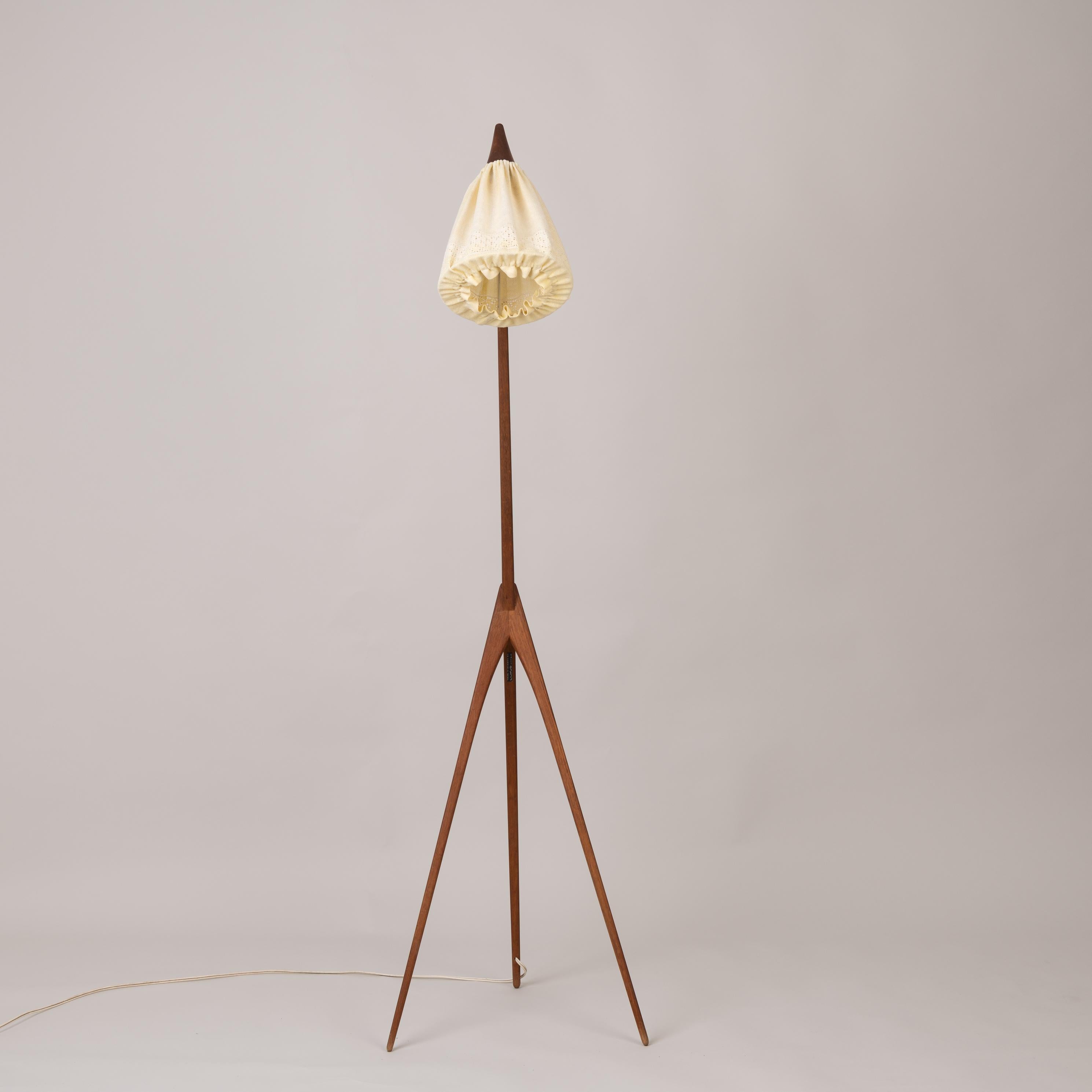 Scandinavian Modern Giraffen Lamp by Uno och Östen Kristinsson for Luxus