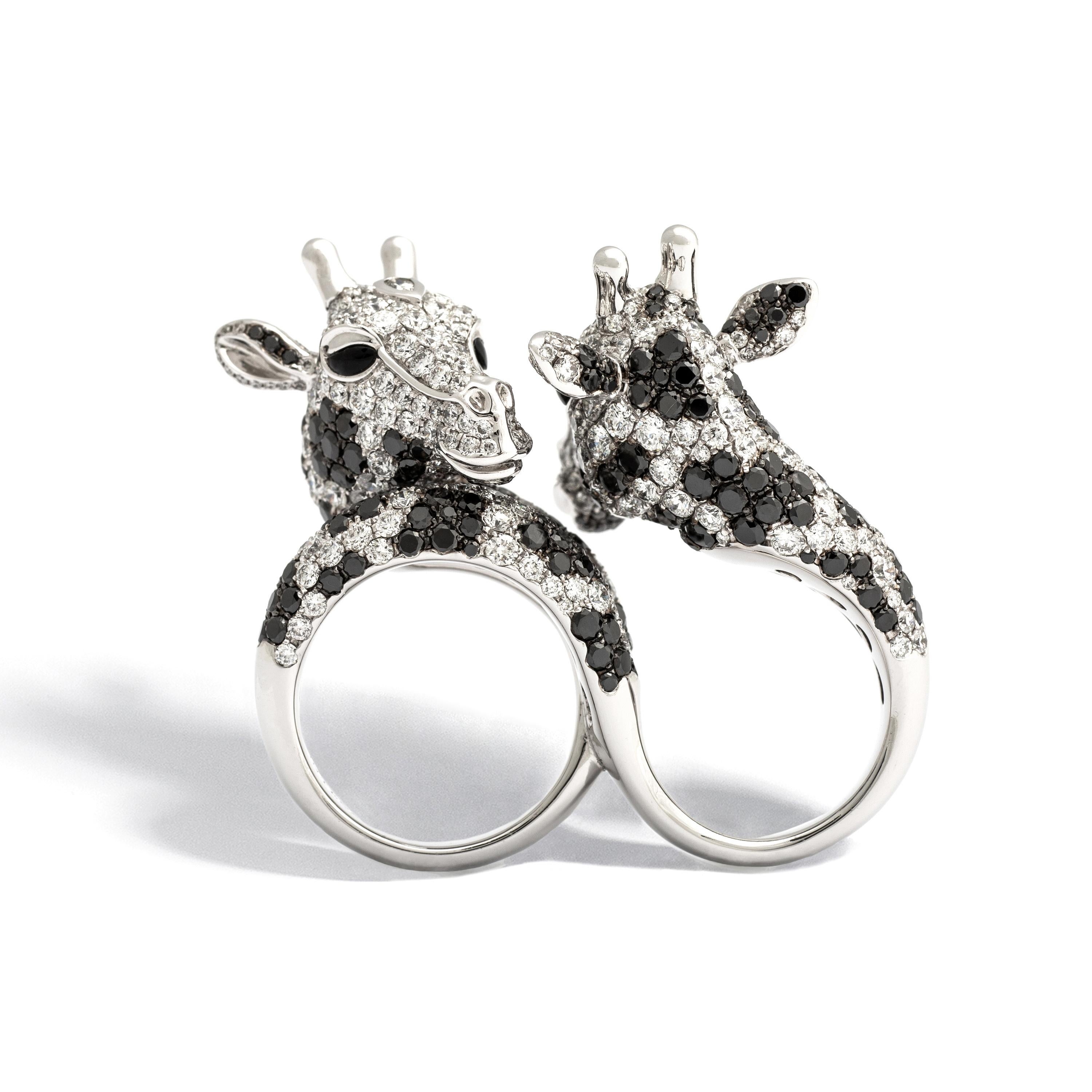 Vous et Moi Giraffes Black and White Diamonds on Gold Ring.
415 White Diamonds 8.02 carats, 268 Black Diamonds 6.91 carats, 4 Onyx 0.19 carat and 2 Diamonds 0.12 carat.
Contemporary.