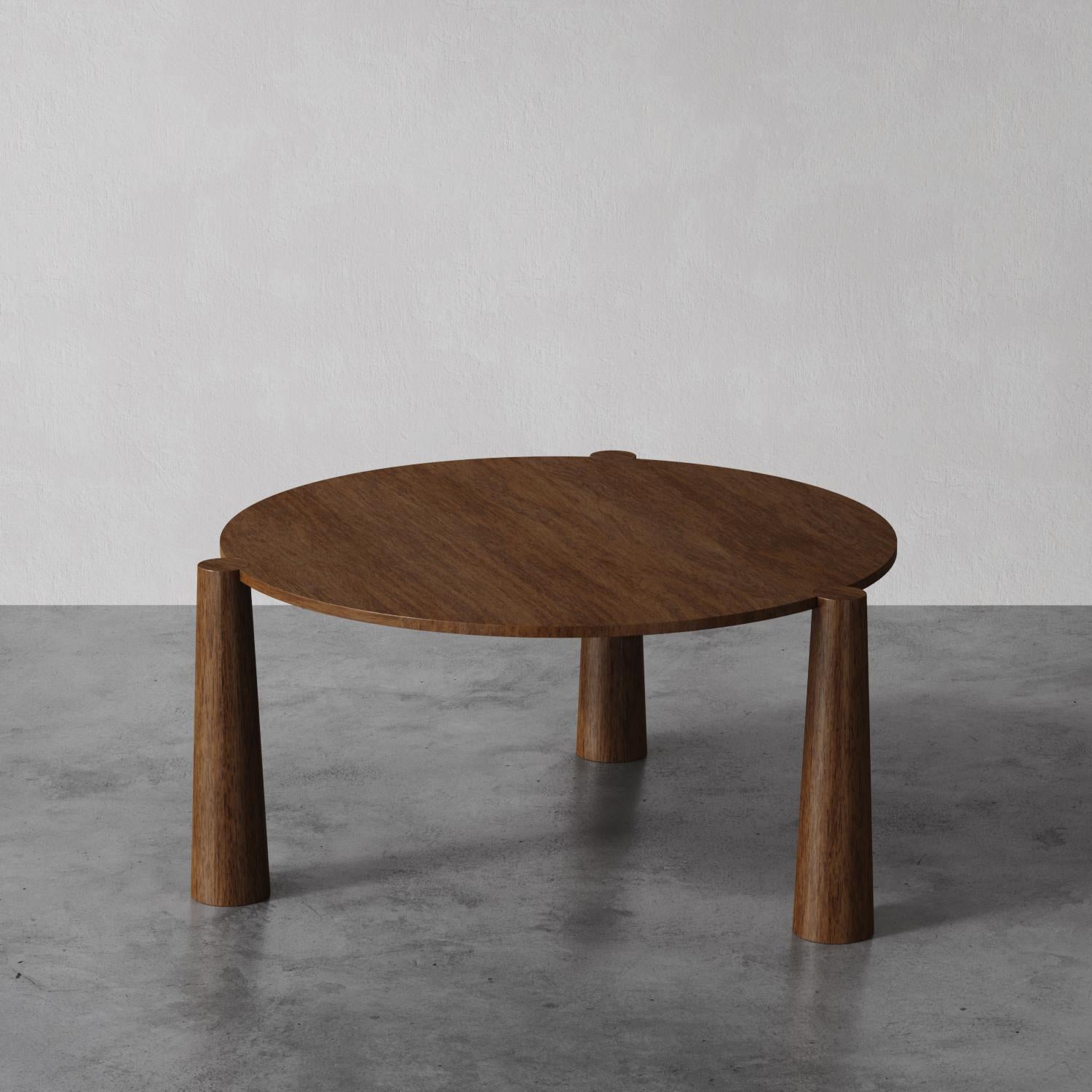 XXIe siècle et contemporain Table de salle à manger en noyer à pattes évasées 