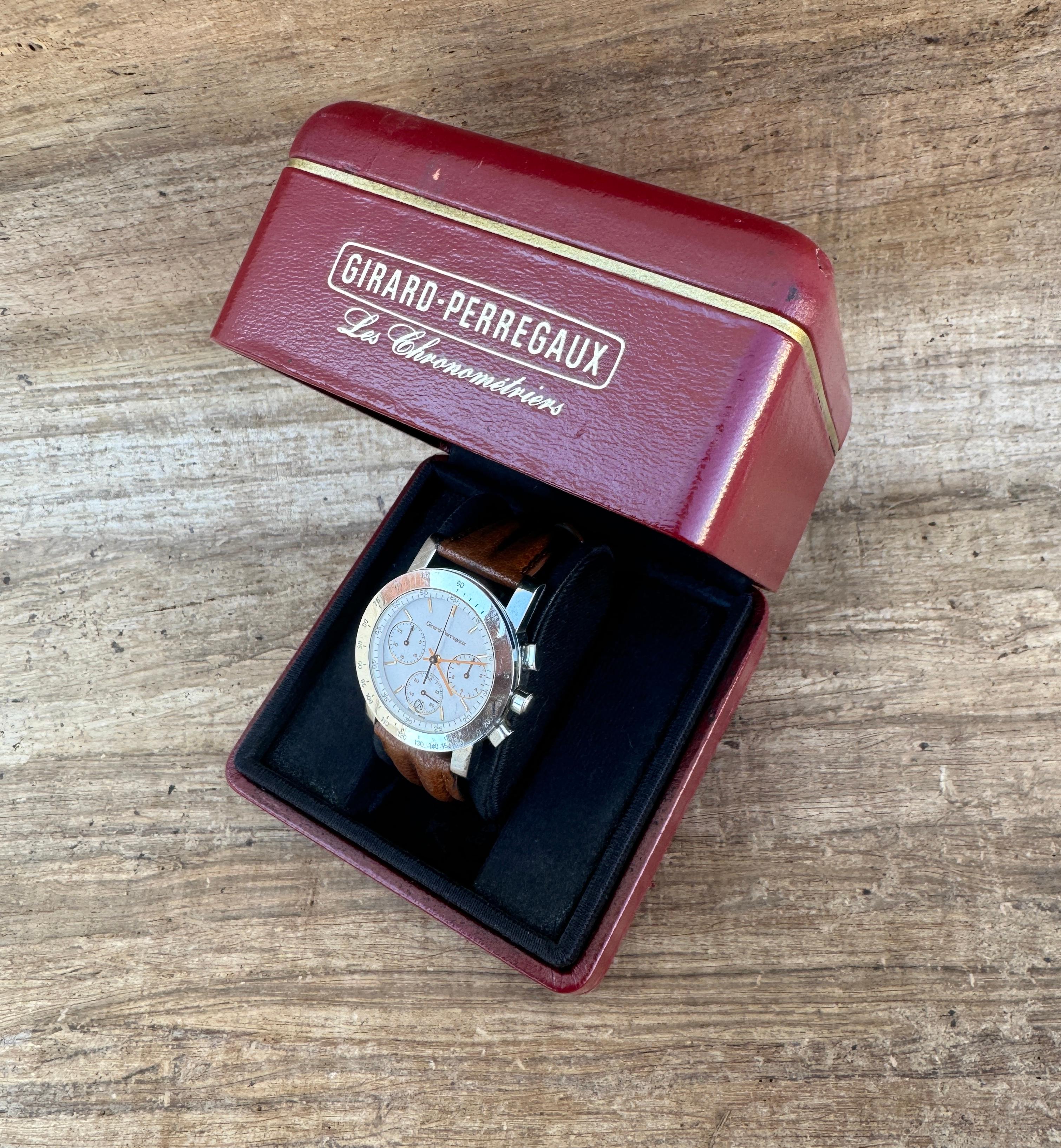  Girard Perregaux 7700 GP7001 Chronograph Mens Classic Watch Boxed Pour hommes 