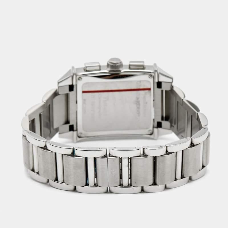 Créée avec talent à partir de matériaux de haute qualité, cette montre de Girard Perregaux a été conçue pour donner l'heure de la manière la plus efficace qui soit tout en se fondant dans votre style impeccable. Il est plein de charme et