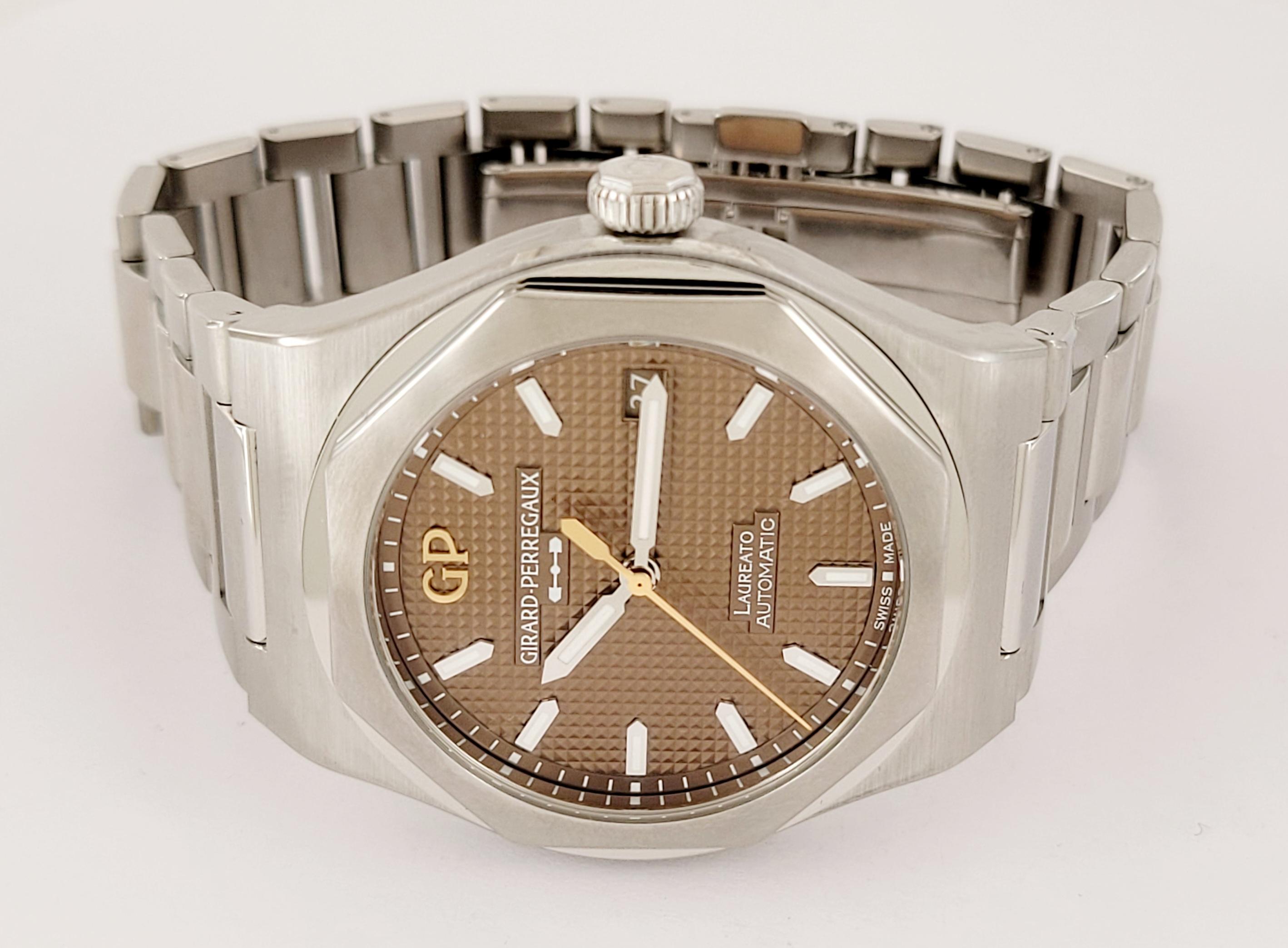 Girard Perregaux laureato  38 mm In New Condition For Sale In New York, NY