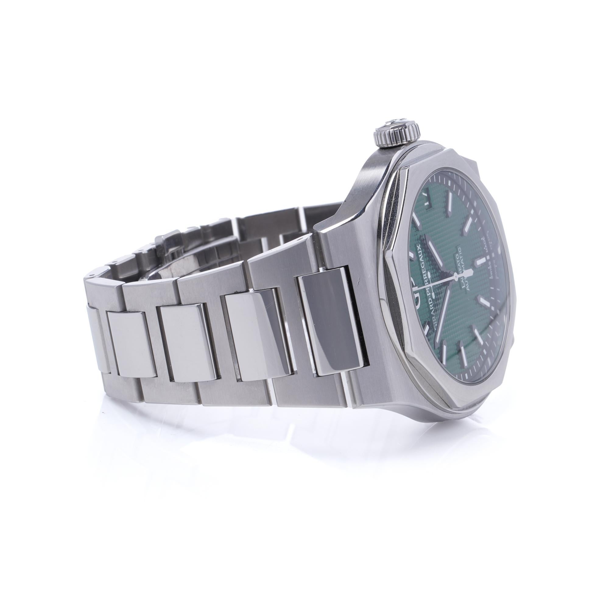 Girard-Perregaux Laureato 42mm Automatic watch, Ref. Nr. 81010 For Sale 7