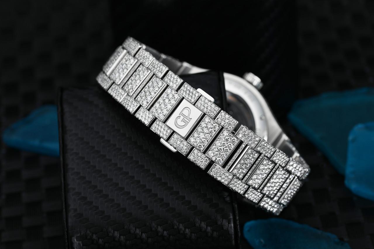 Girard-Perregaux Laureato Montre squelette personnalisée en acier inoxydable et diamants Pour hommes en vente