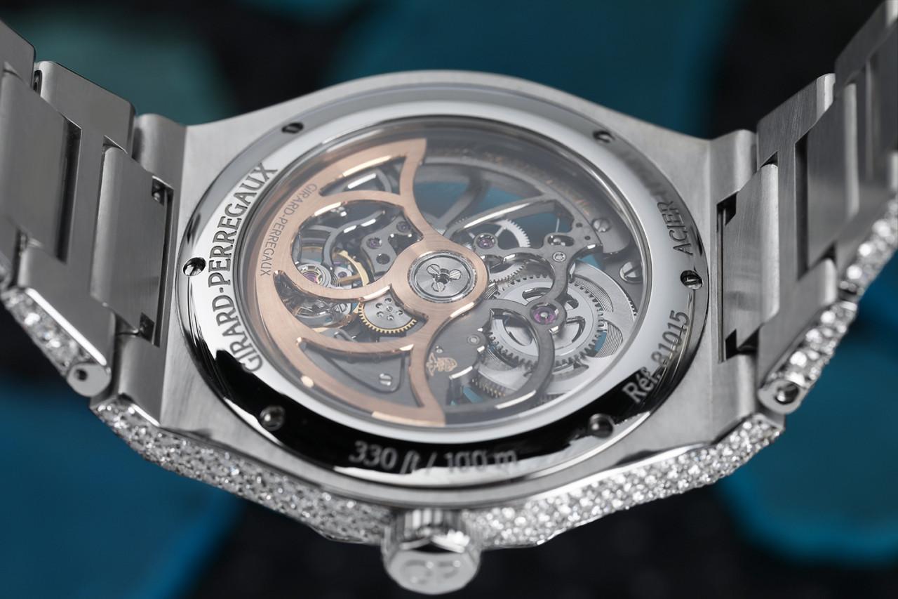 Girard-Perregaux Laureato Montre squelette personnalisée en acier inoxydable et diamants en vente 1