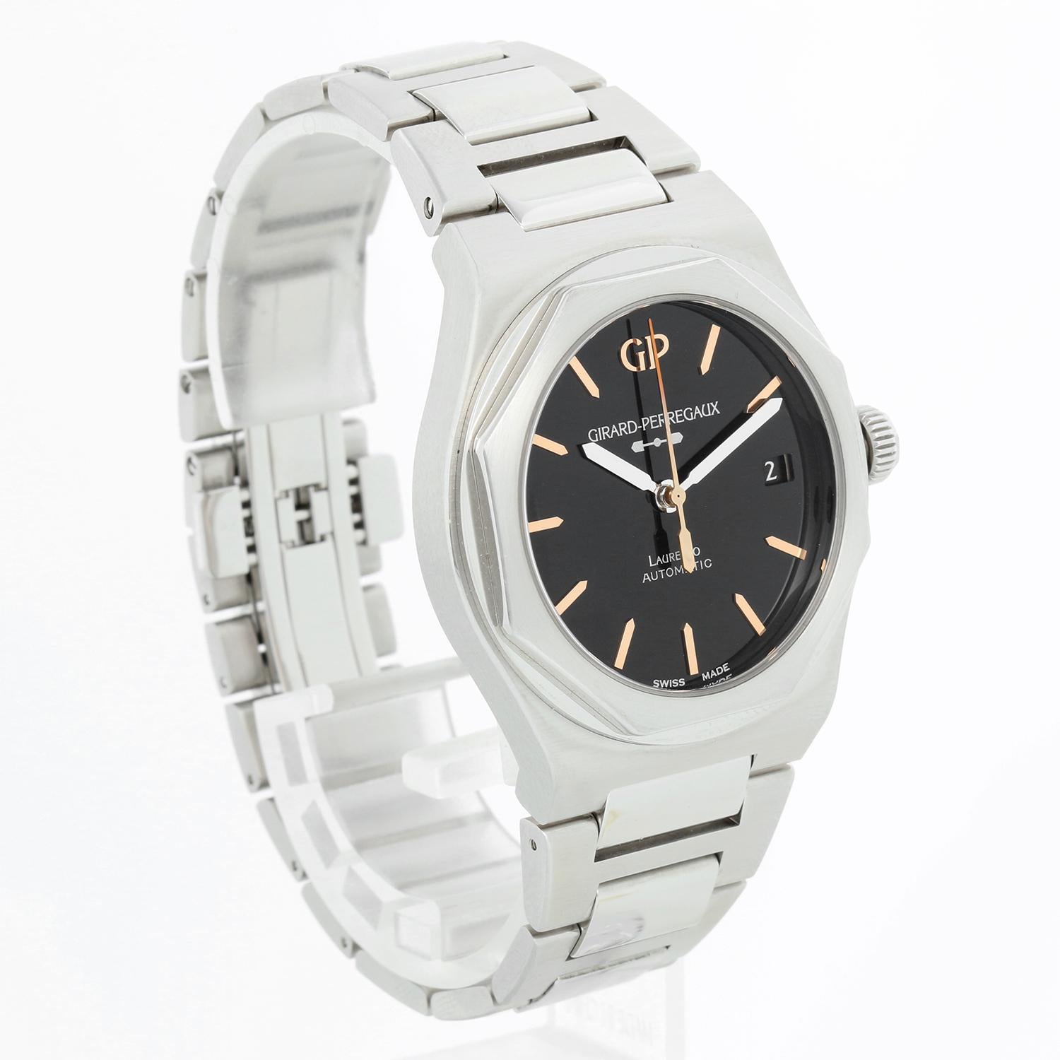 Girard-Perregaux Acier inoxydable Laureato Limited Edition 38mm - Remontage automatique. Boîtier en acier inoxydable (38 mm). Livré avec une lunette en diamant supplémentaire. Cadran noir onxy avec index en or rose. Bracelet en acier inoxydable.