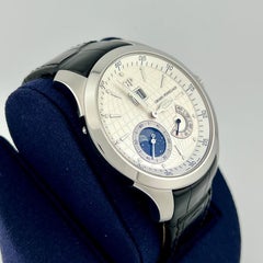 Girard Perregaux Traveller Mondphase Großdatum 49650 44mm Zifferblatt Silber Stahl