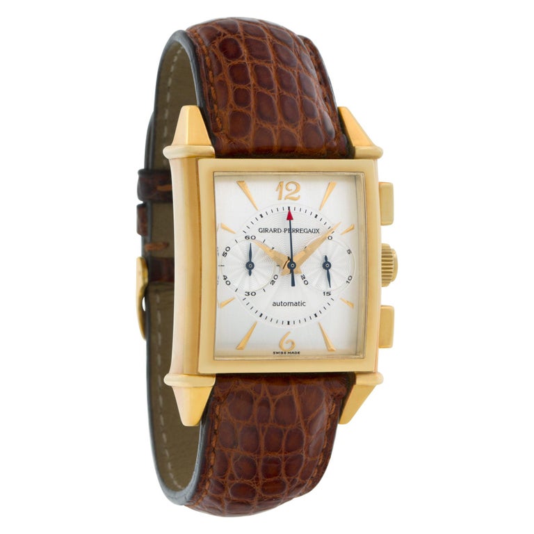 Girard Perregaux Vintage 1945 Ref. 25990.0.51.1161 Watch in Yellow Gold In Excellent Condition For Sale In Surfside, FL