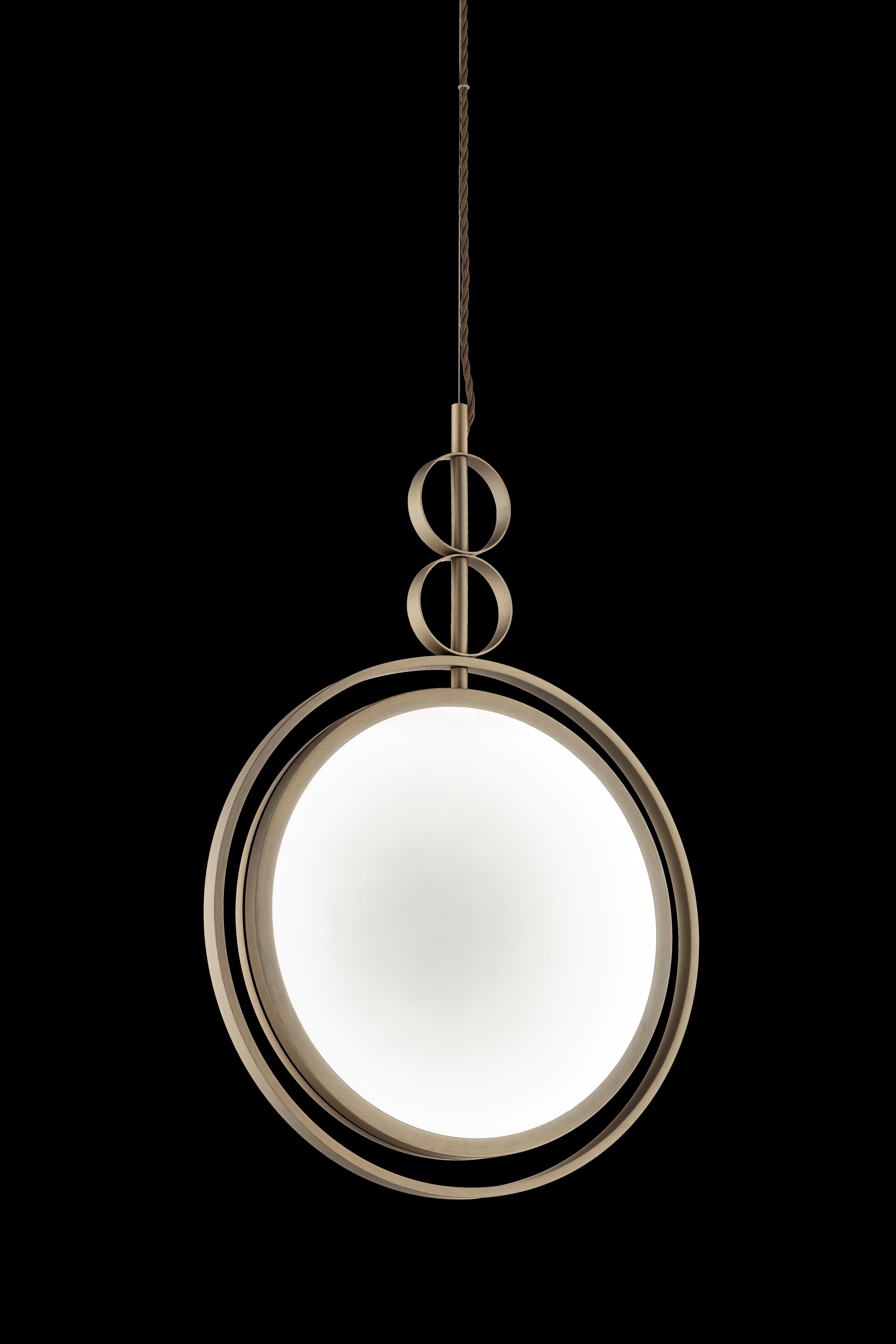 Lampada a sospensione Girasole 40 di Euroluce Lampadari
Dimensioni: D 5 x L 40 x H 60 cm.
Materiali: Metallo e vetro.

Disponibile in diverse dimensioni e colori. I prezzi possono variare. Tutte le nostre lampade possono essere cablate a seconda del