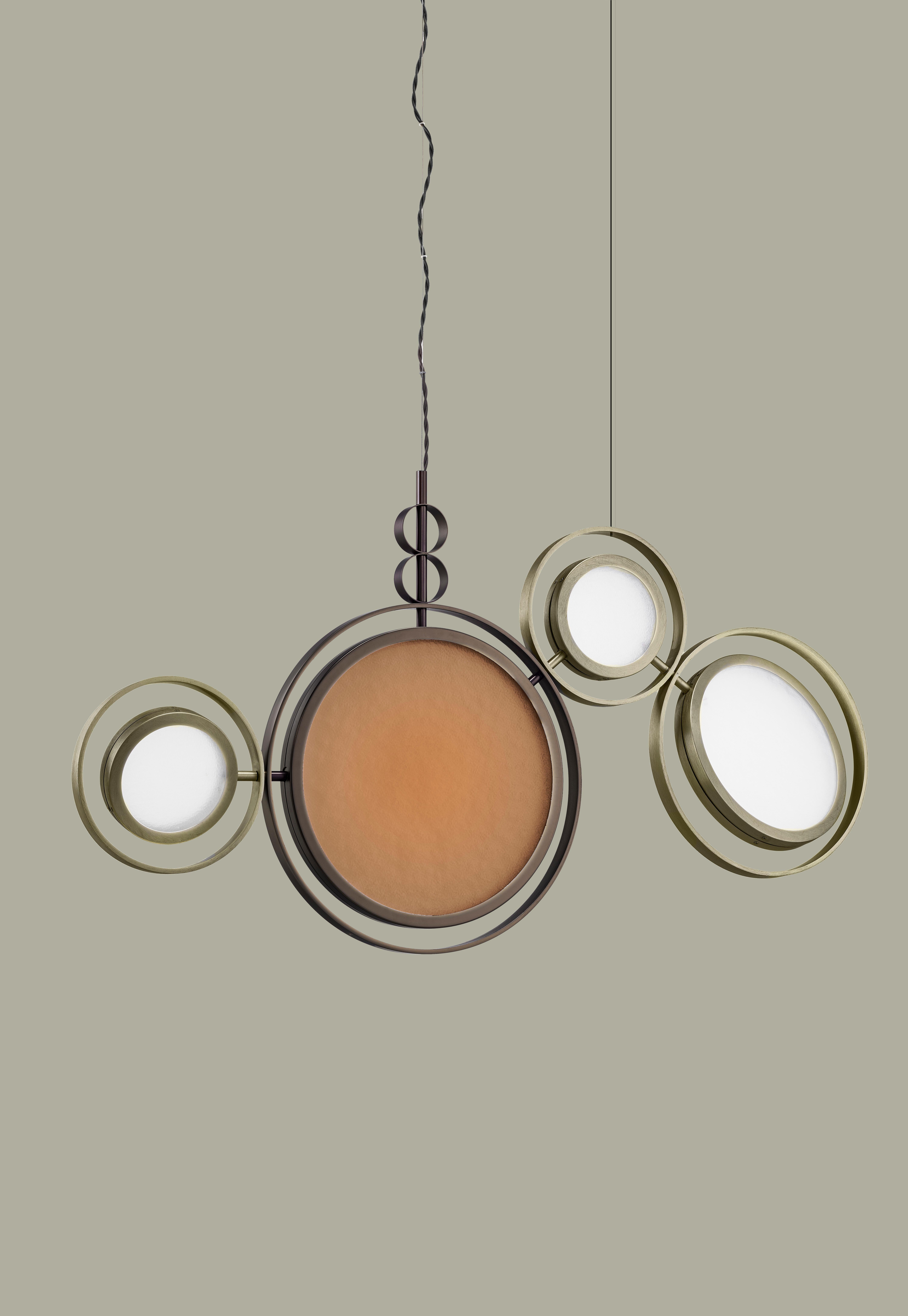Lampada a sospensione verticale Girasole di Euroluce Lampadari
Dimensioni: D 5 x L 105 x H 60 cm.
Materiali: Metallo e vetro.

Disponibile in diversi colori. I prezzi possono variare. Tutte le nostre lampade possono essere cablate a seconda del