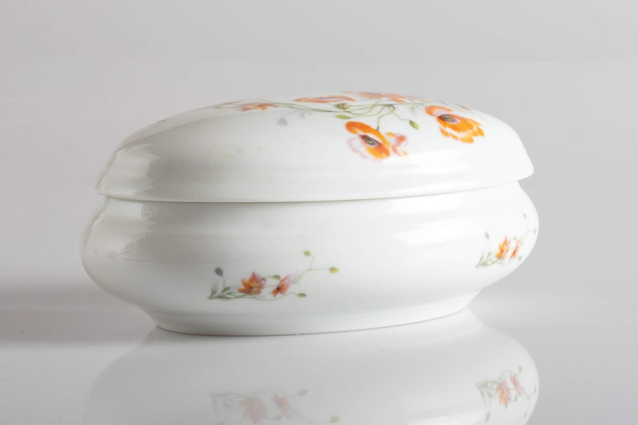 French Giraud Limoges Porcelain Box, France, circa 1990 For Sale