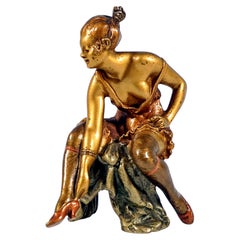 Jeune fille s'habillant, bronze érotique viennois original, par Bergmann, Circa 1920