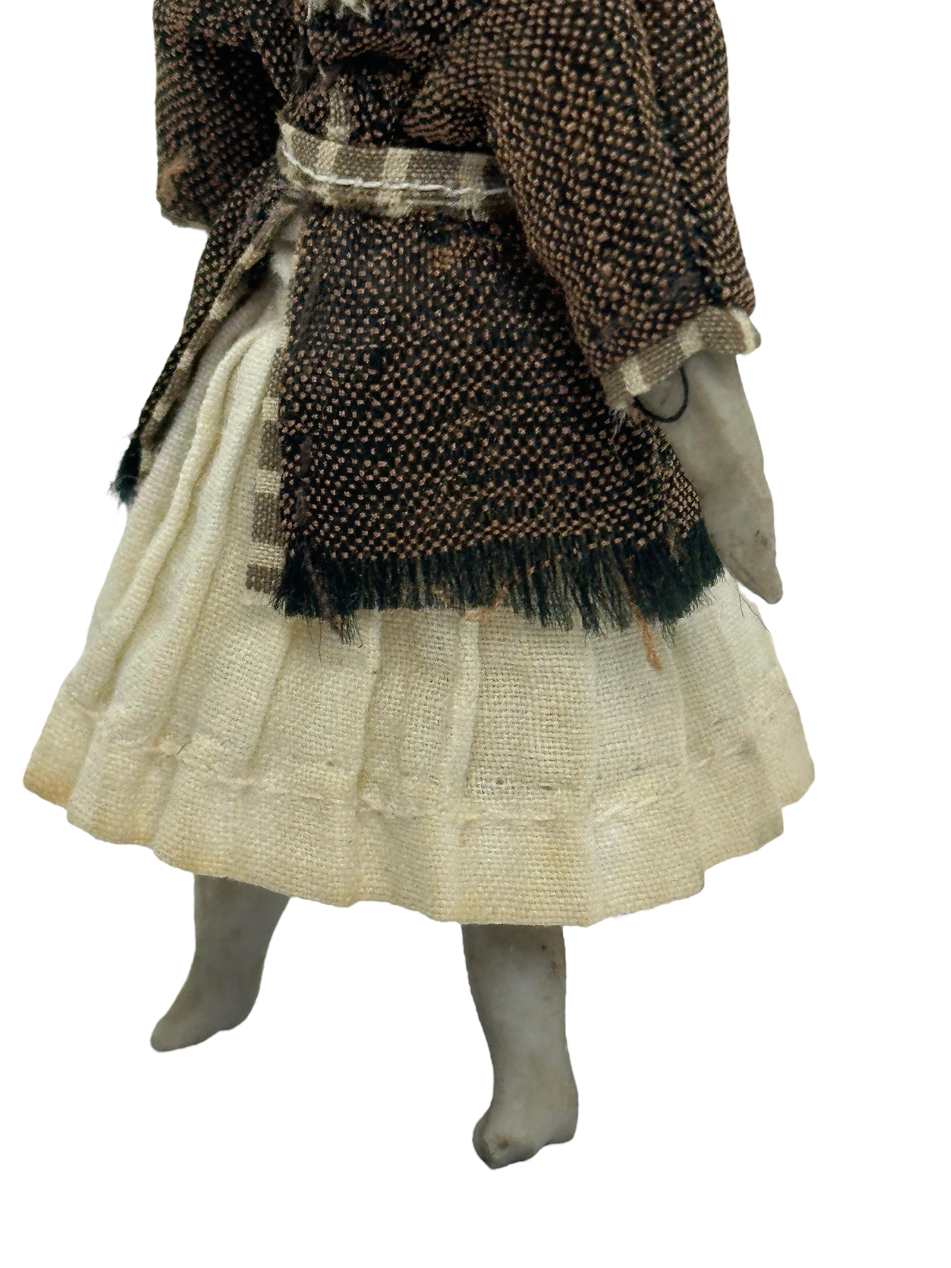 Mädchen in schönem Kleid, antikes deutsches Puppenhaus-Puppenspielzeug 1900er Jahre (Porzellan) im Angebot