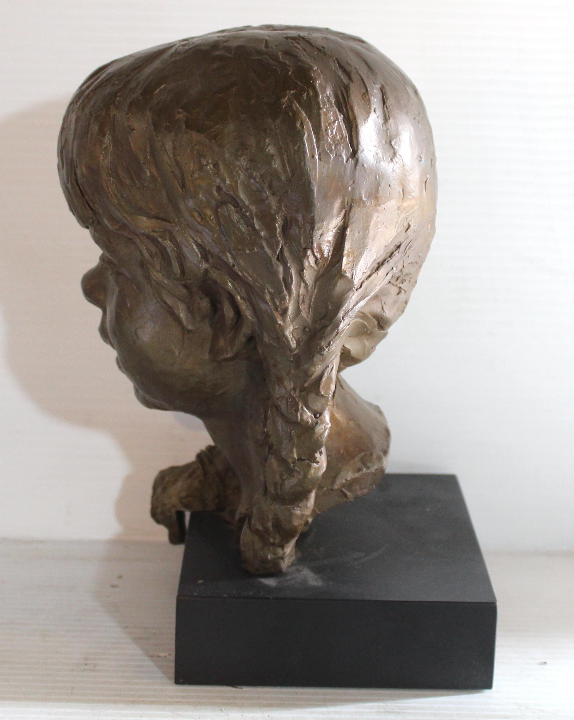 Scultura firmata 
