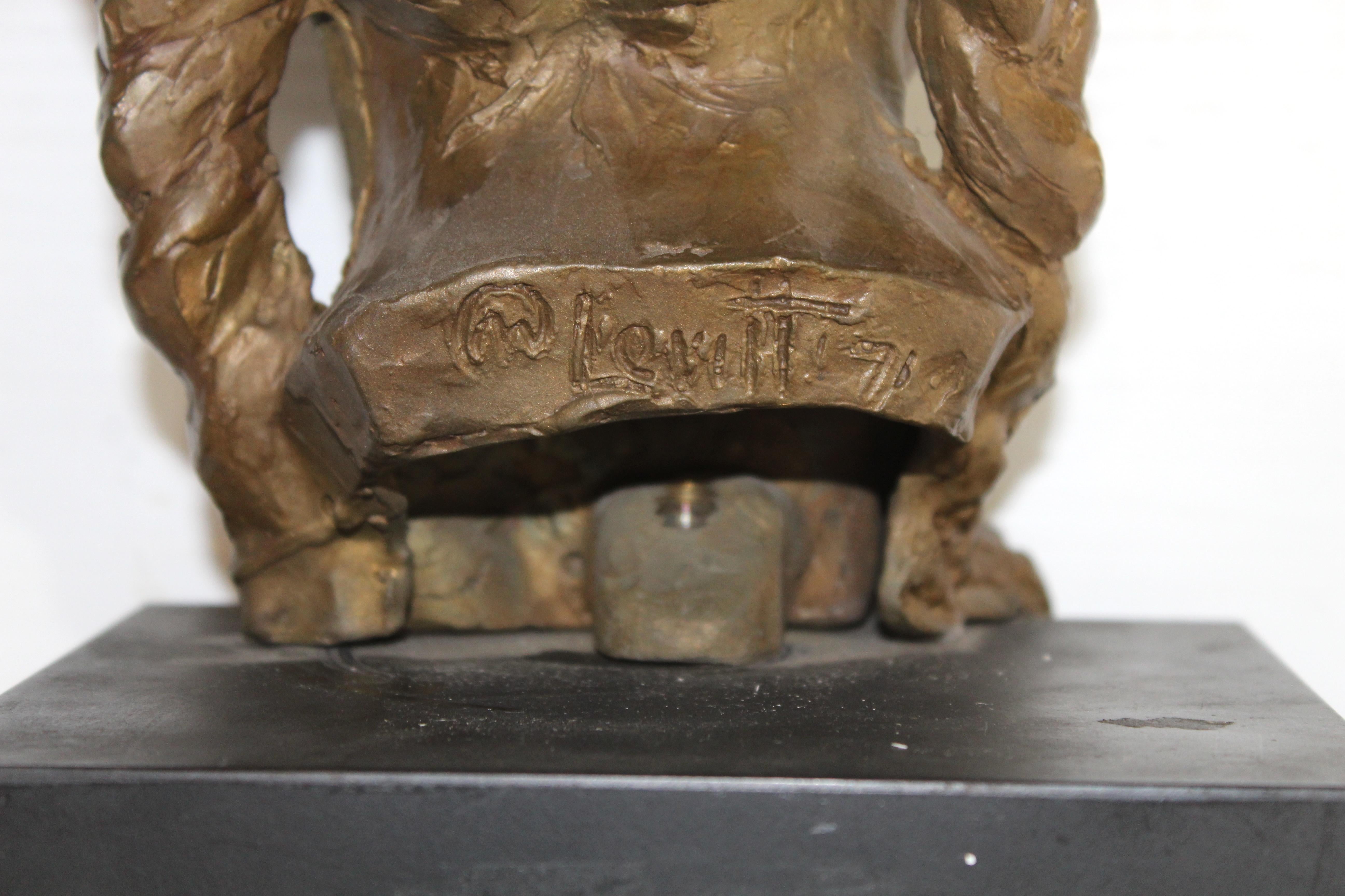 Scultura firmata 