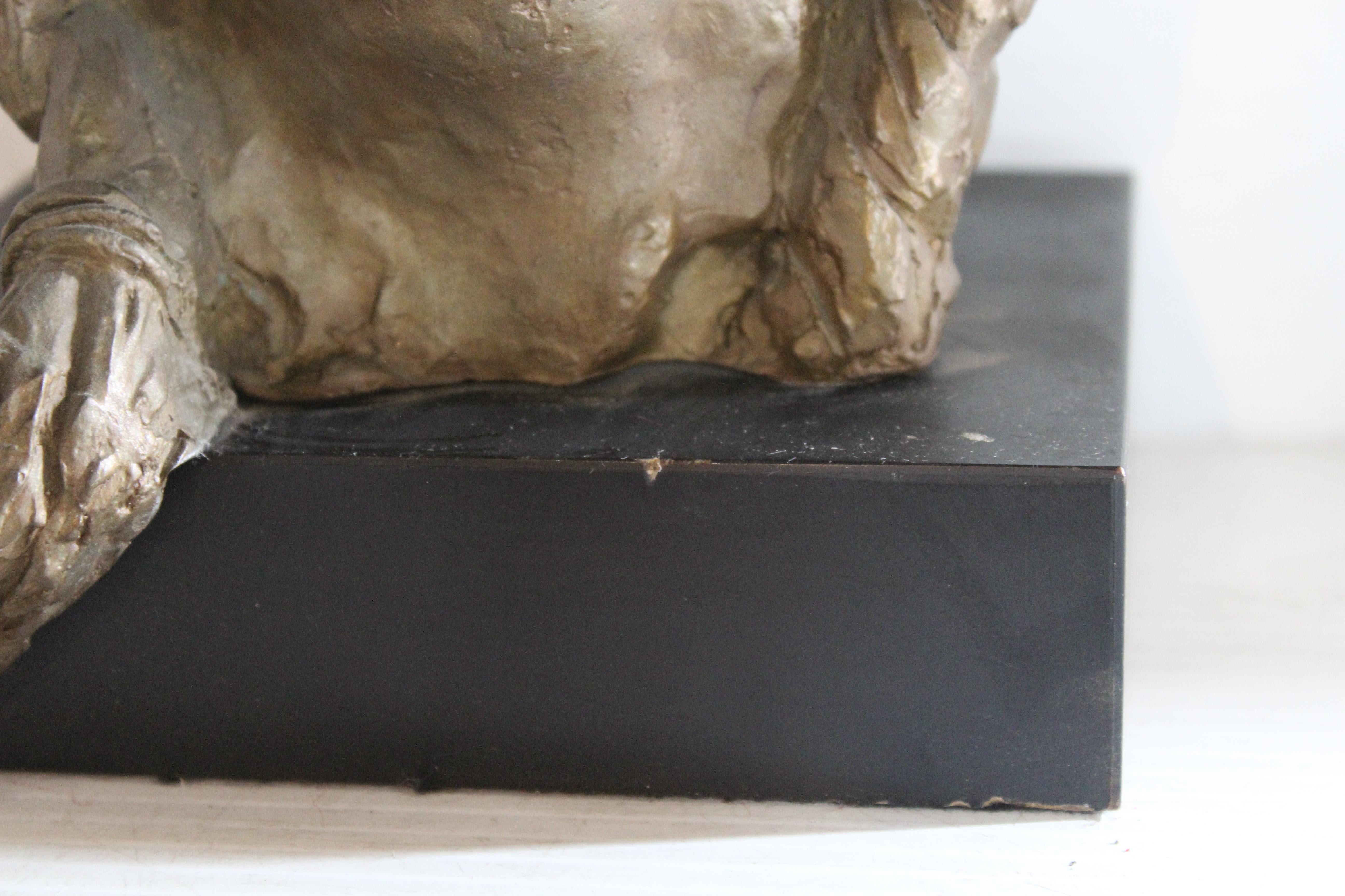 Scultura firmata 